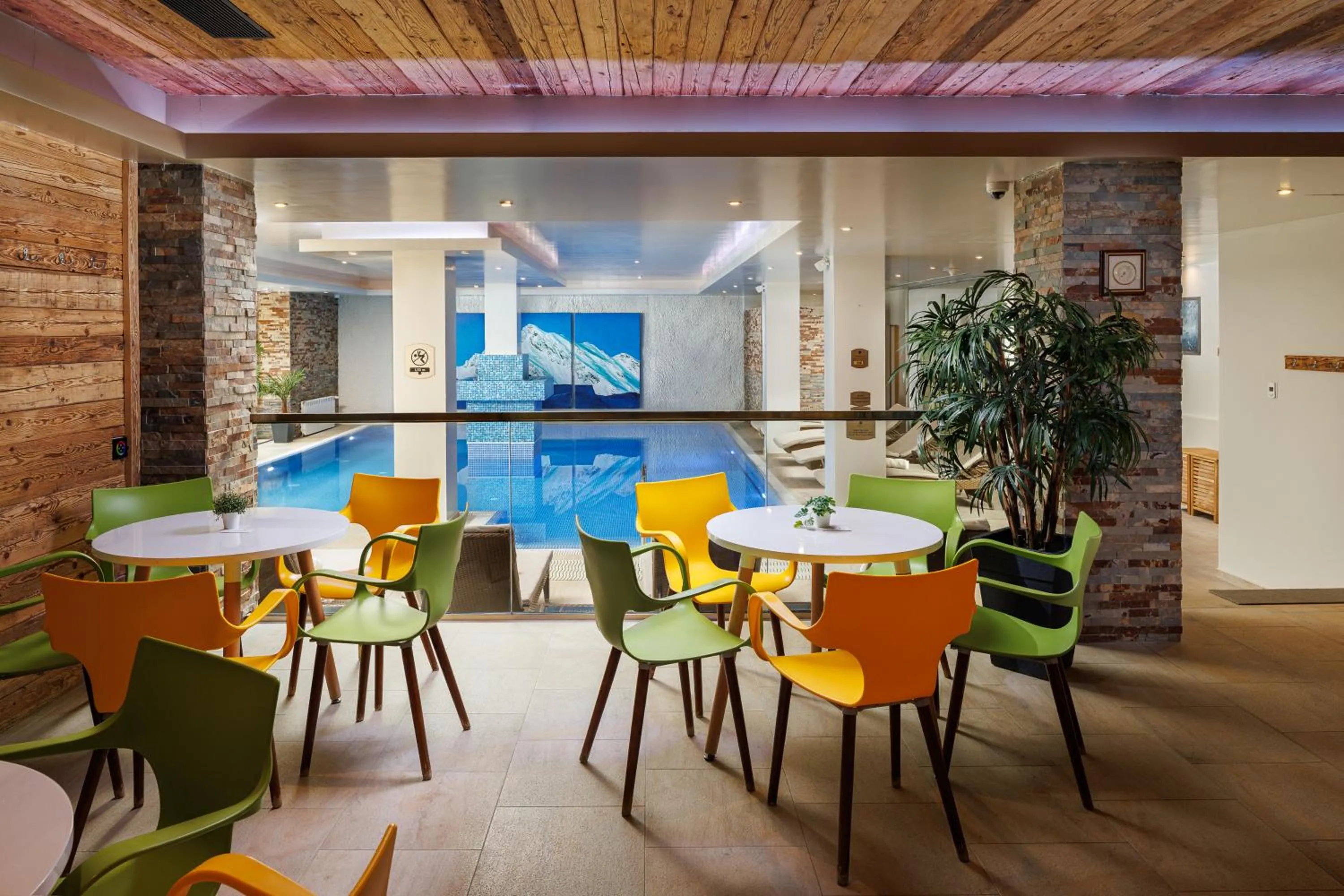 Seating area in Teleferic Grand Hotel