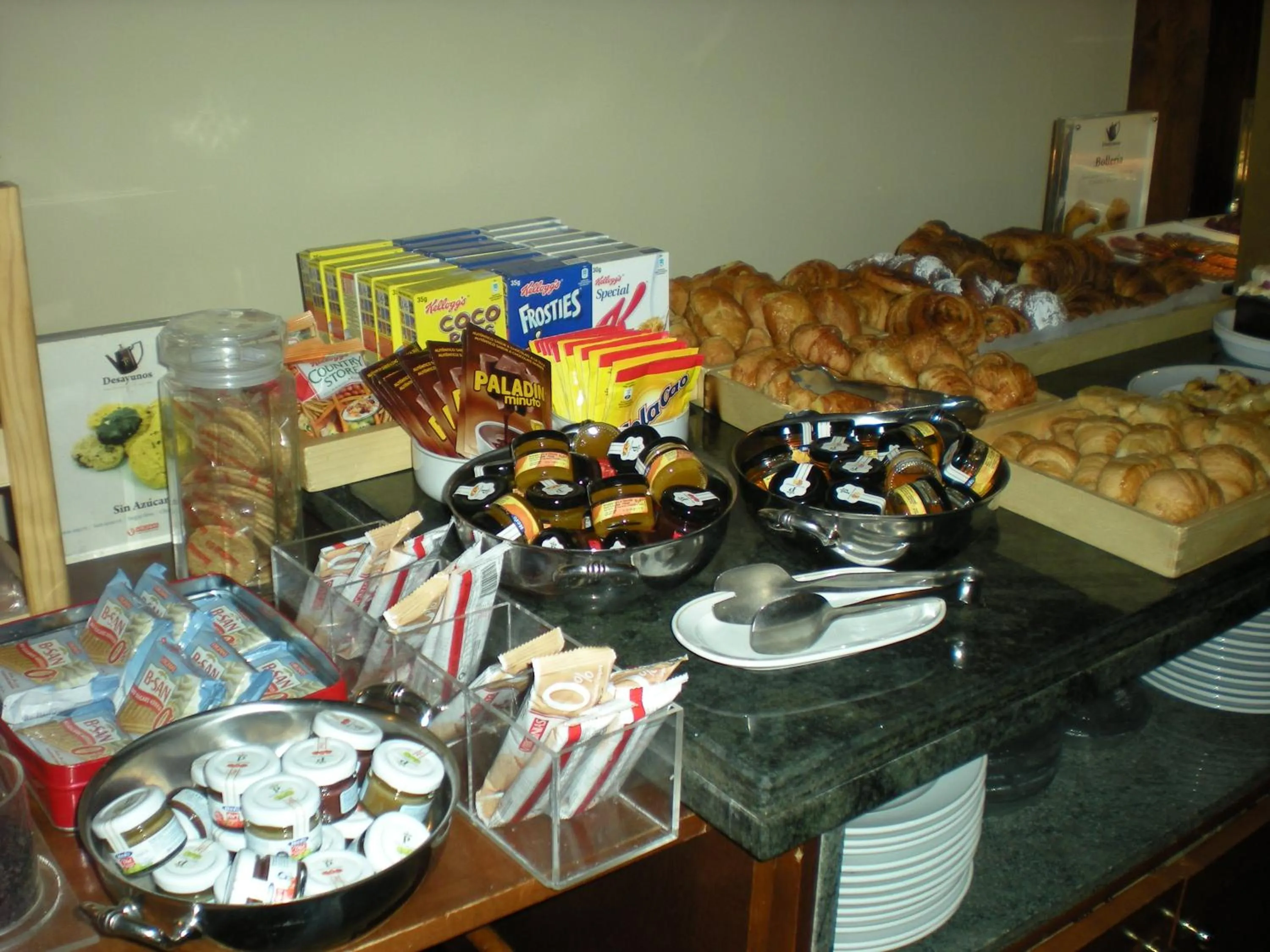 Buffet breakfast in Parador de Bielsa