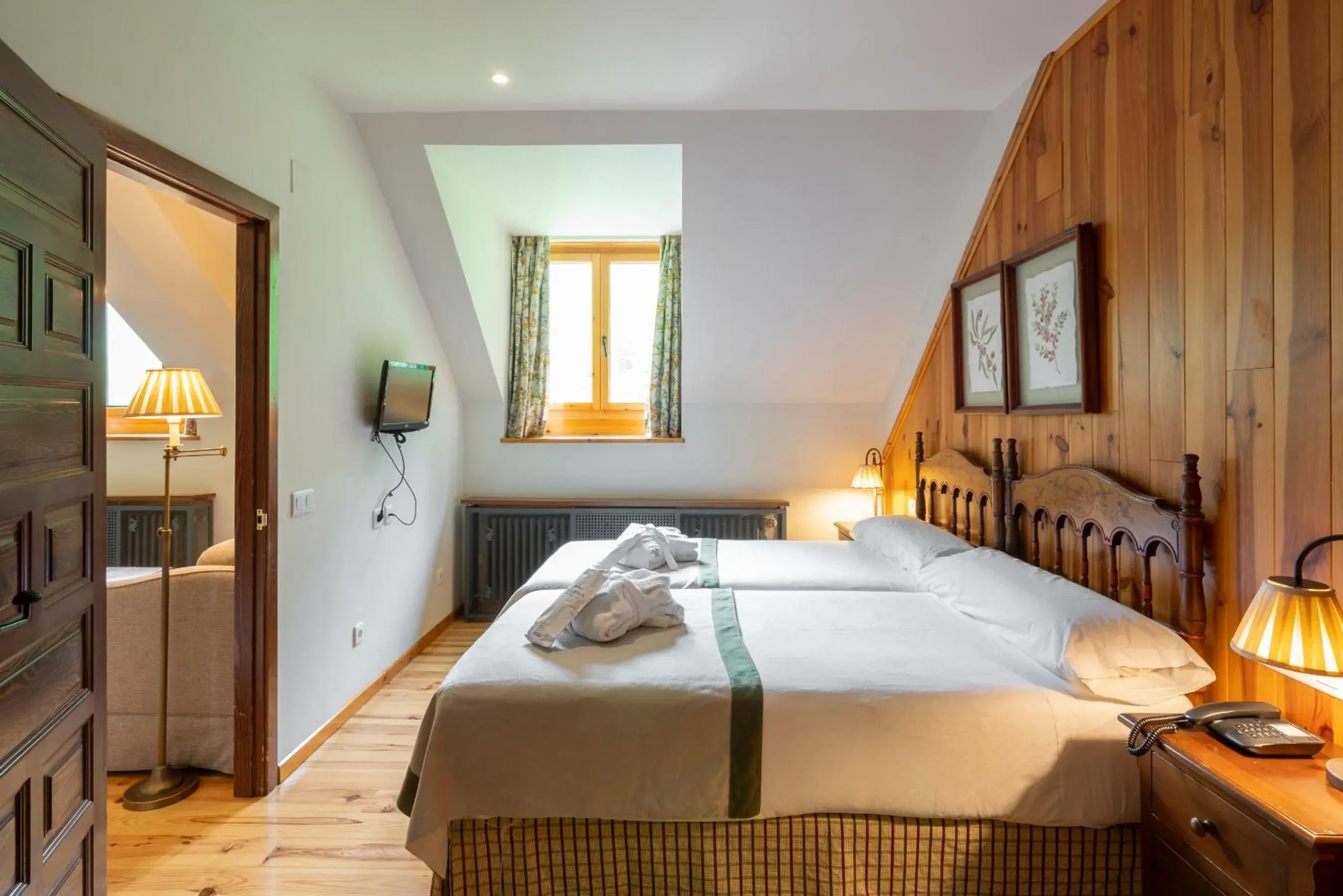 Bedroom, Bed in Parador de Bielsa Bedroom, Bed in Parador de Bielsa