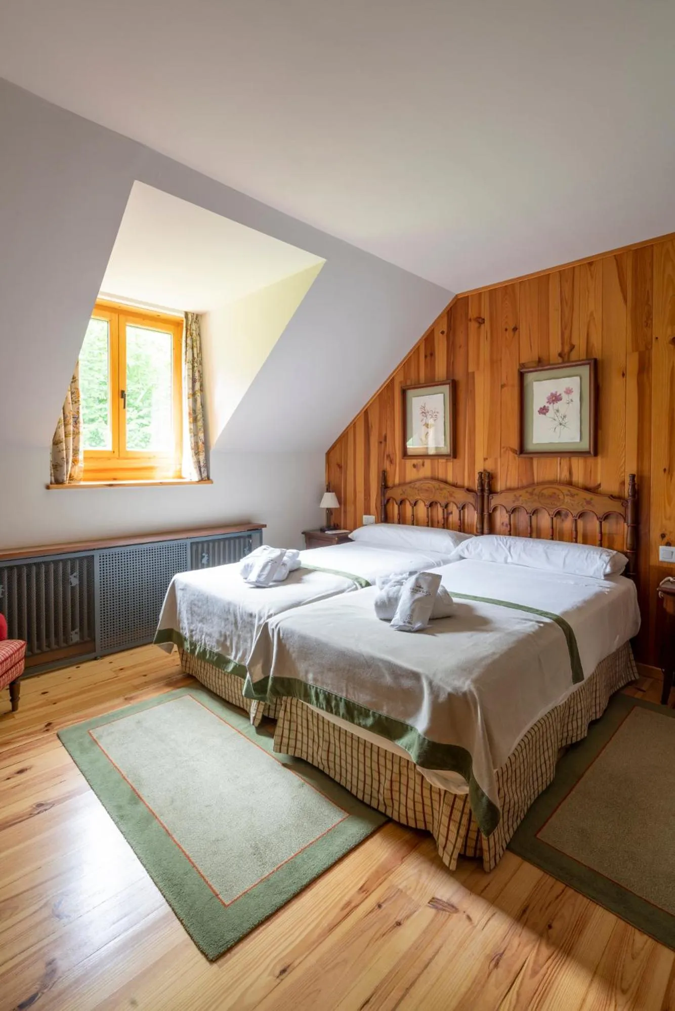 Bedroom, Bed in Parador de Bielsa