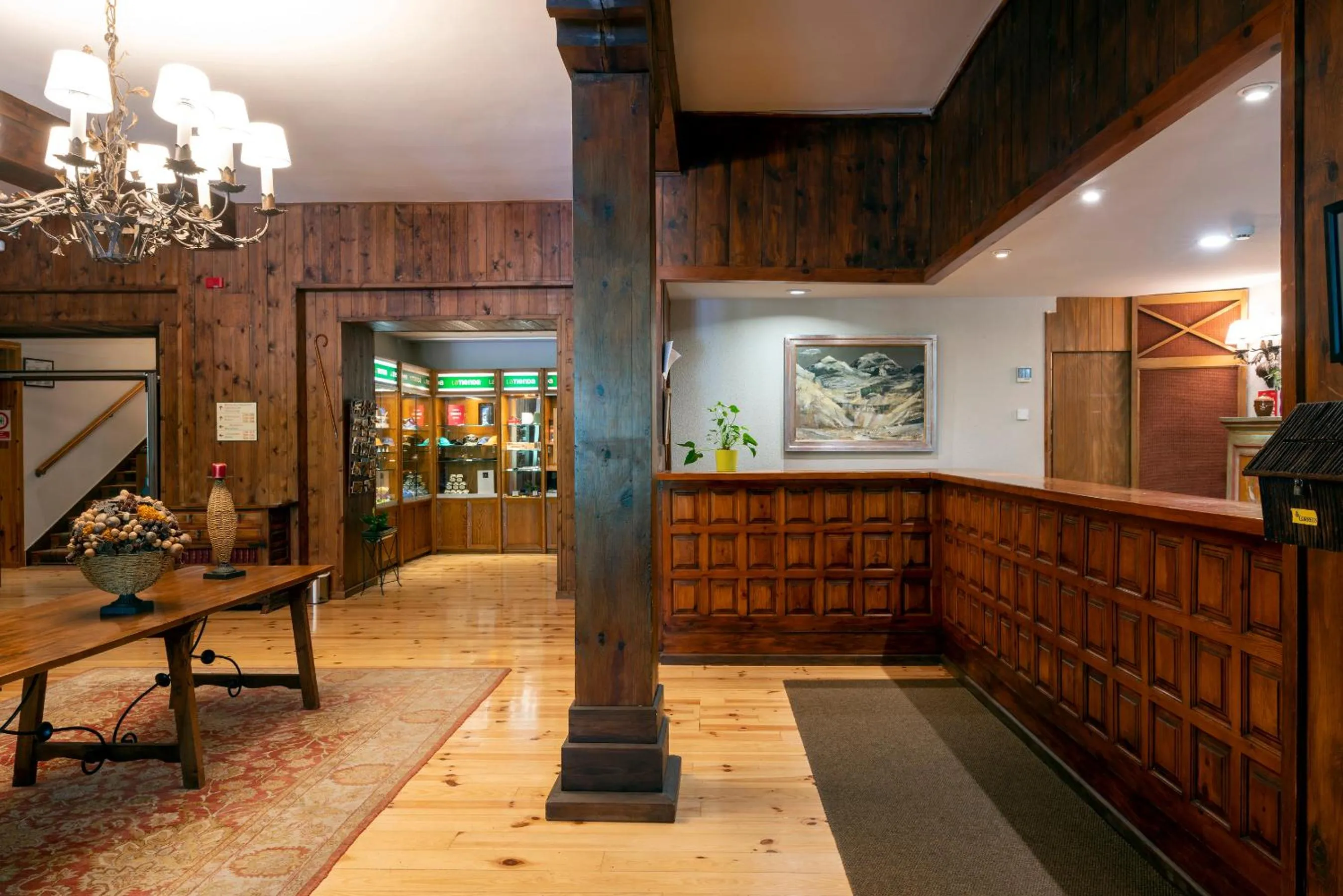Lobby or reception in Parador de Bielsa