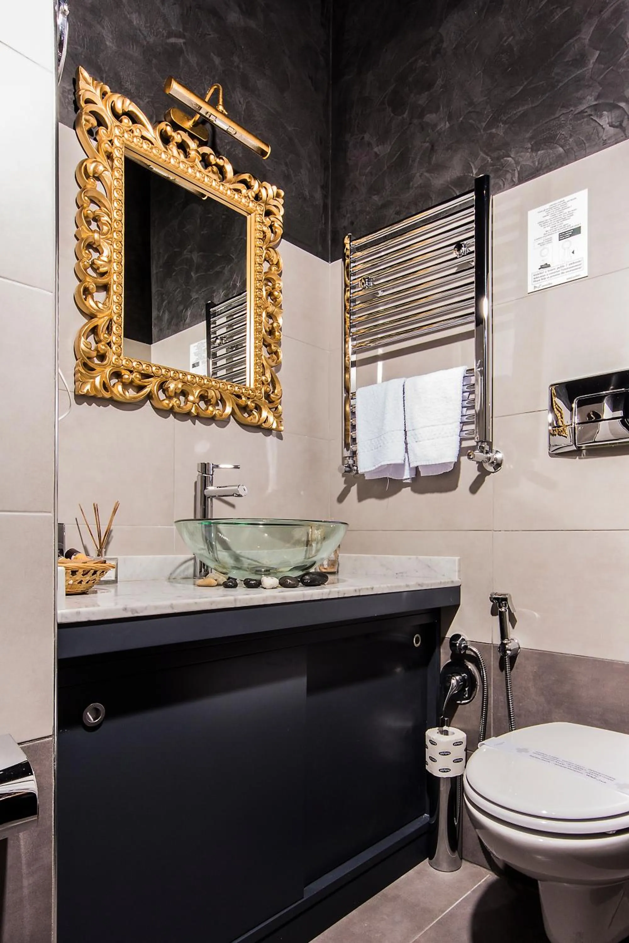 Bathroom in Vaticano Julia Guest House