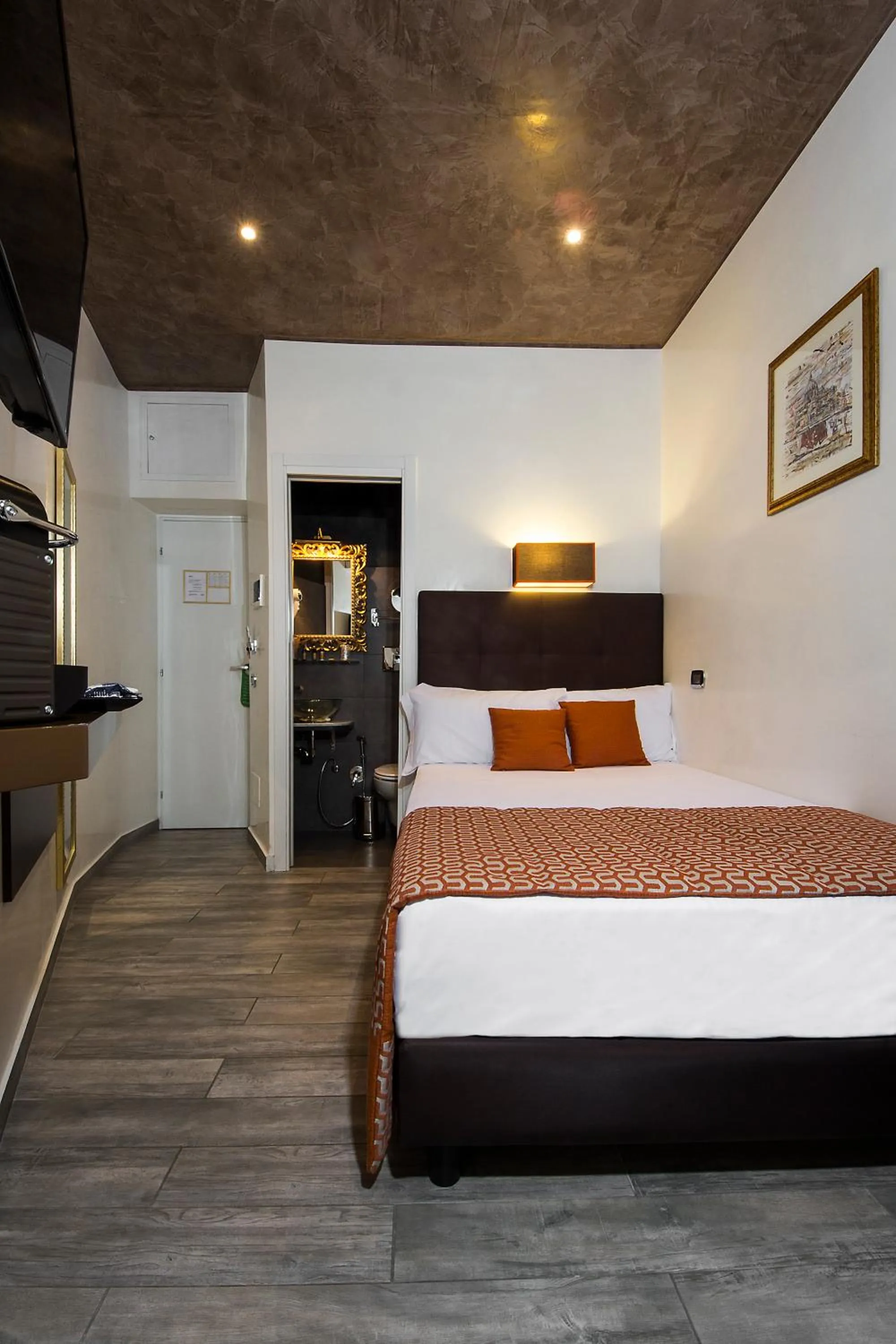 Photo of the whole room, Bed in Vaticano Julia Guest House