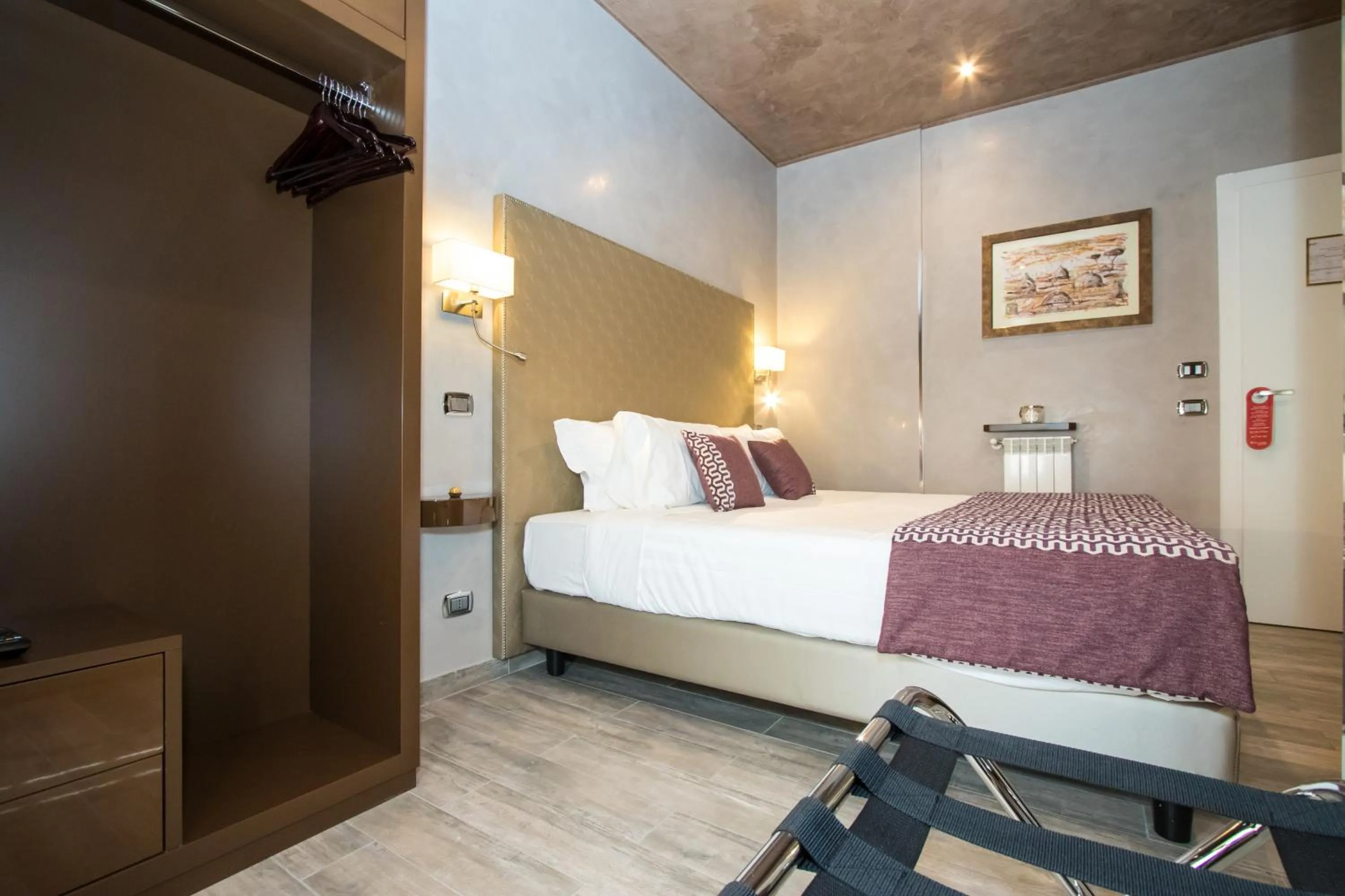 Photo of the whole room, Bed in Vaticano Julia Guest House