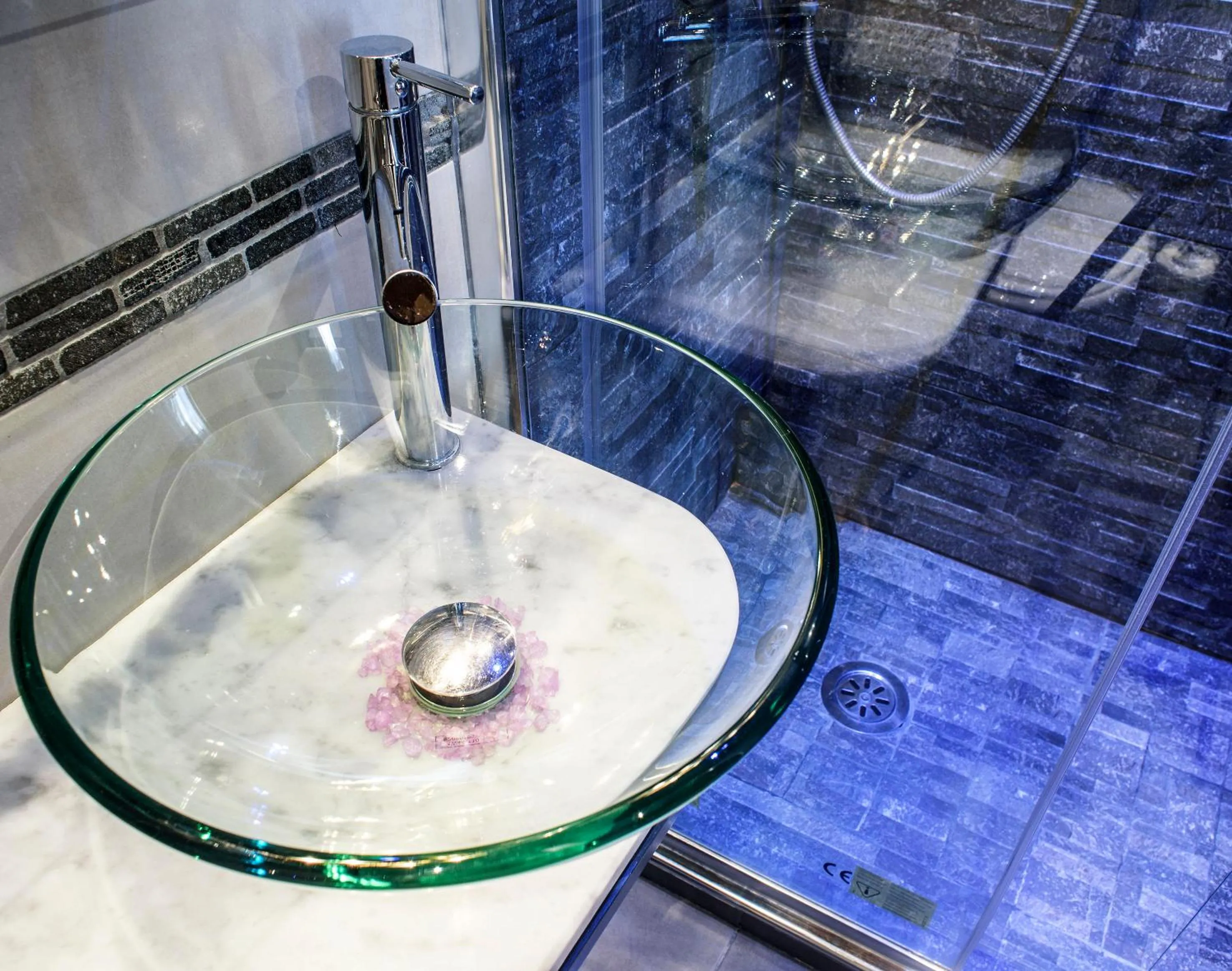 Shower in Vaticano Julia Guest House