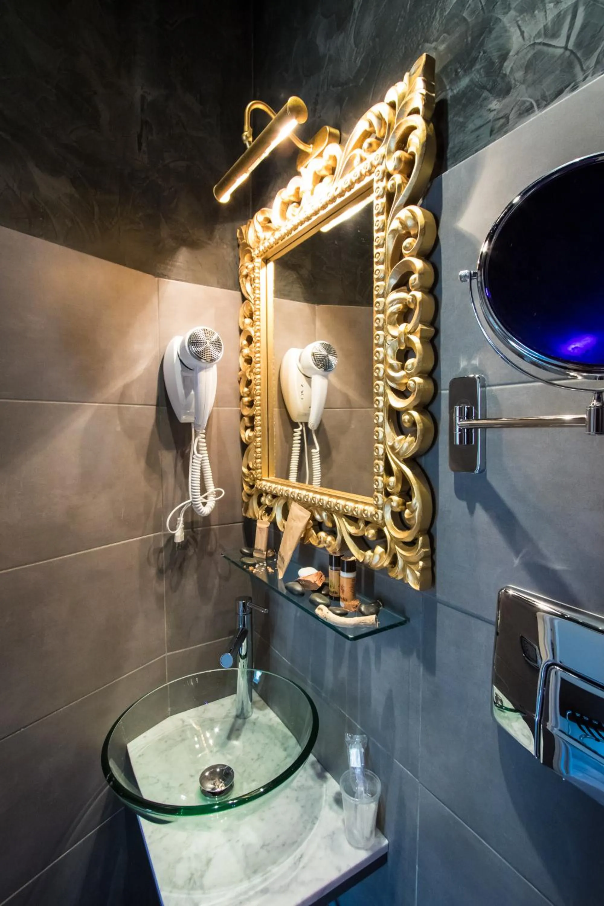 Bathroom in Vaticano Julia Guest House