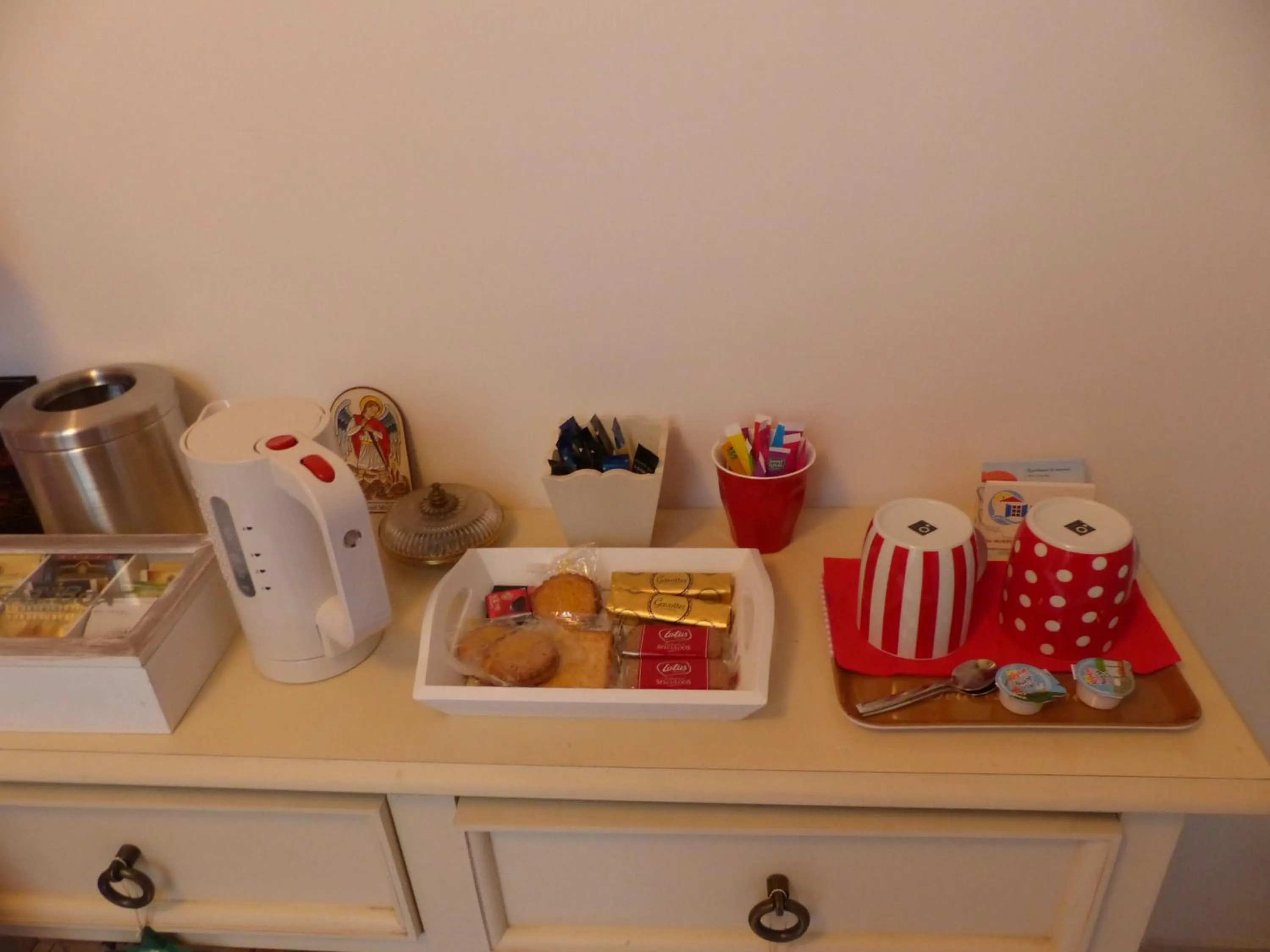 Coffee/tea facilities in Chambre D'hôtes De Bellevue