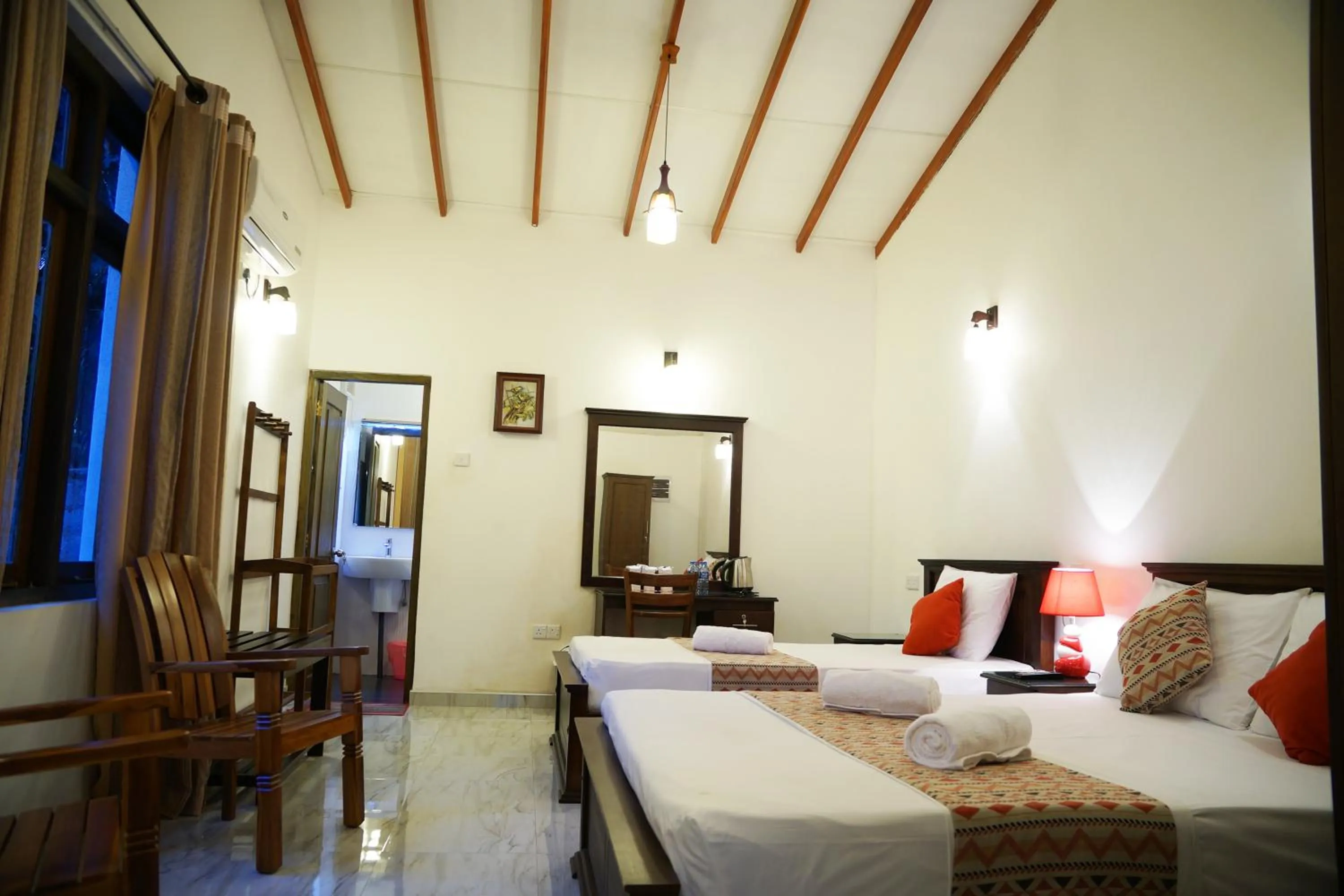 Photo of the whole room, Bed in Kandy Moon Hills Hotel