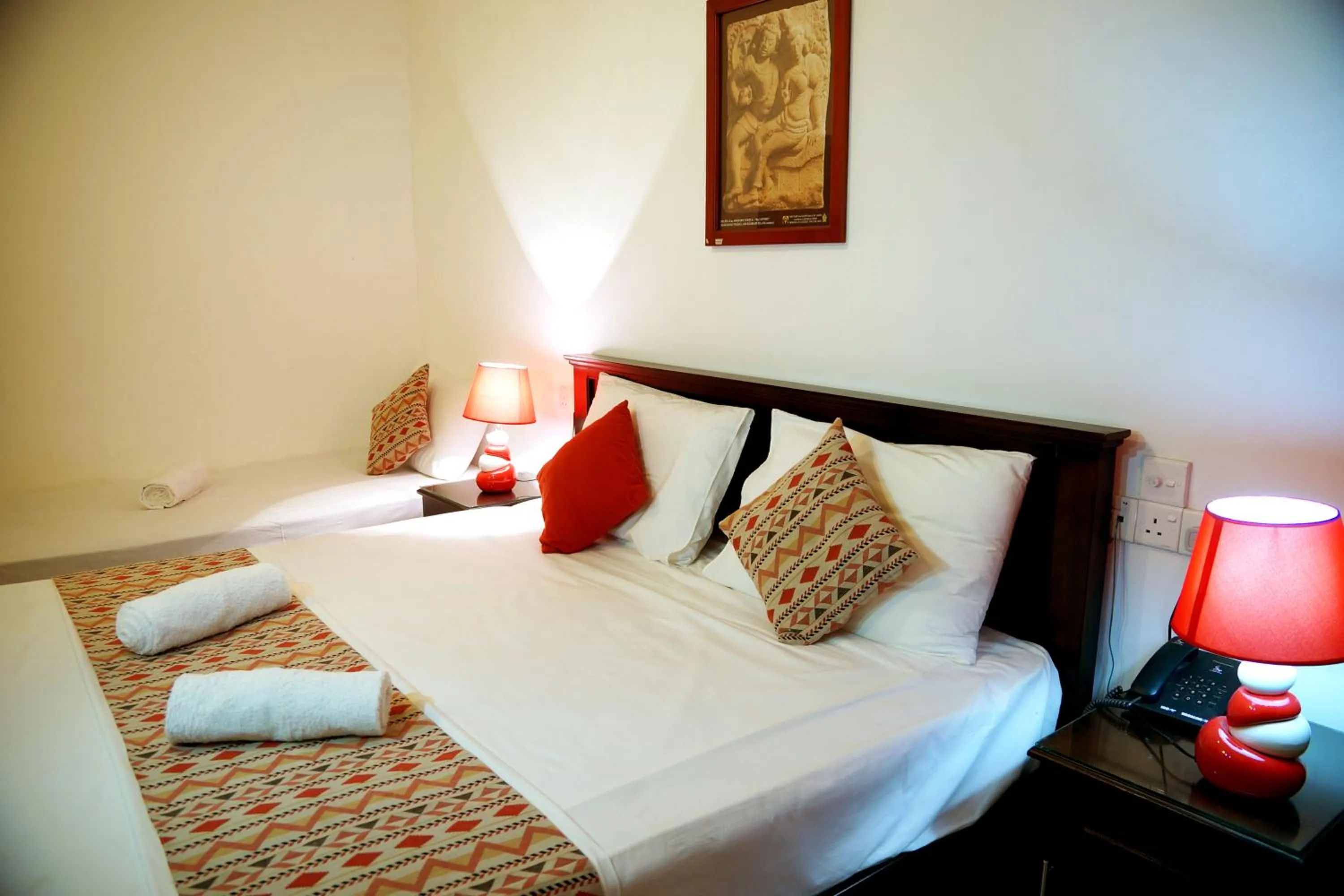 Photo of the whole room, Bed in Kandy Moon Hills Hotel