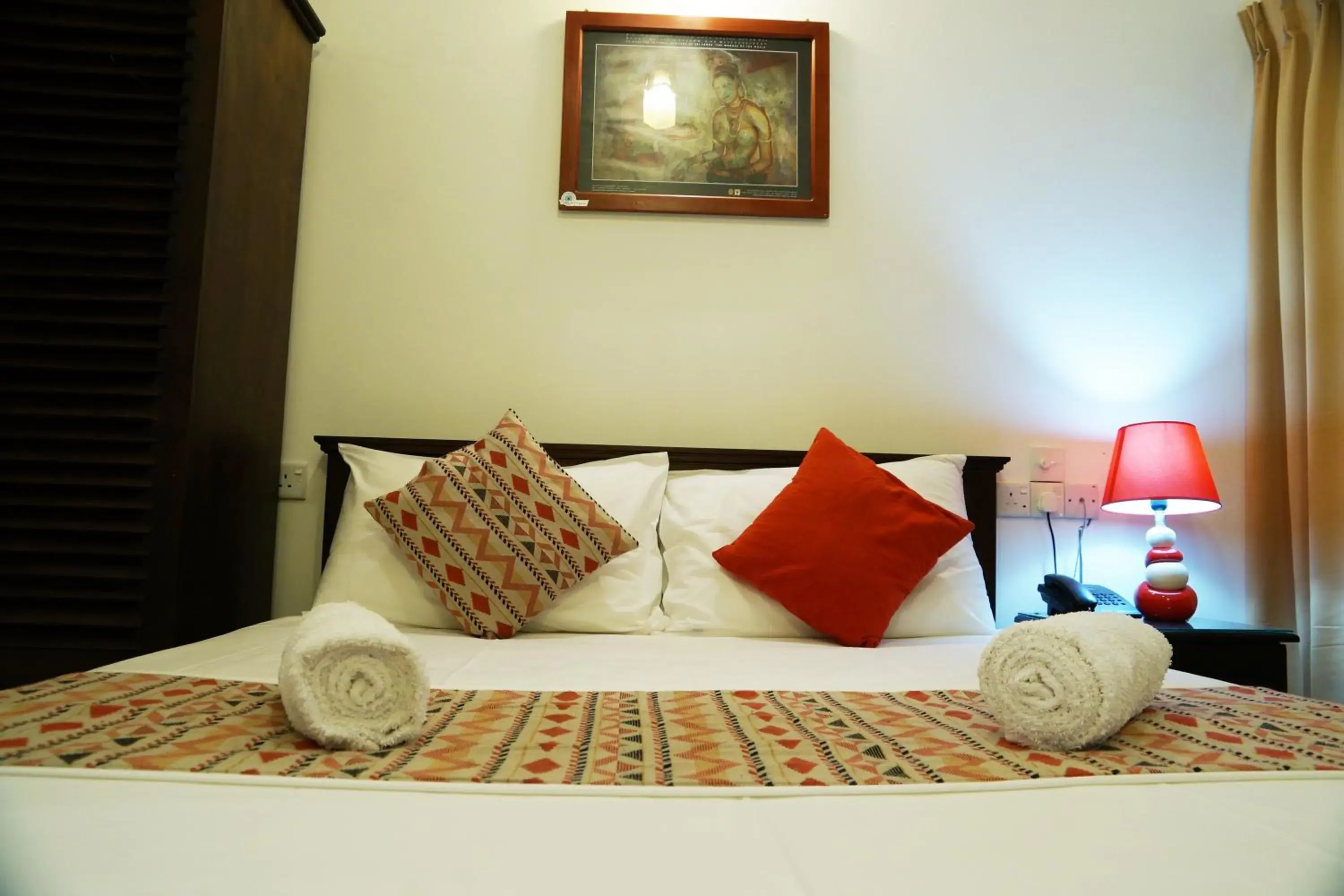 Large Double Room in Kandy Moon Hills Hotel Large Double Room in Kandy Moon Hills Hotel