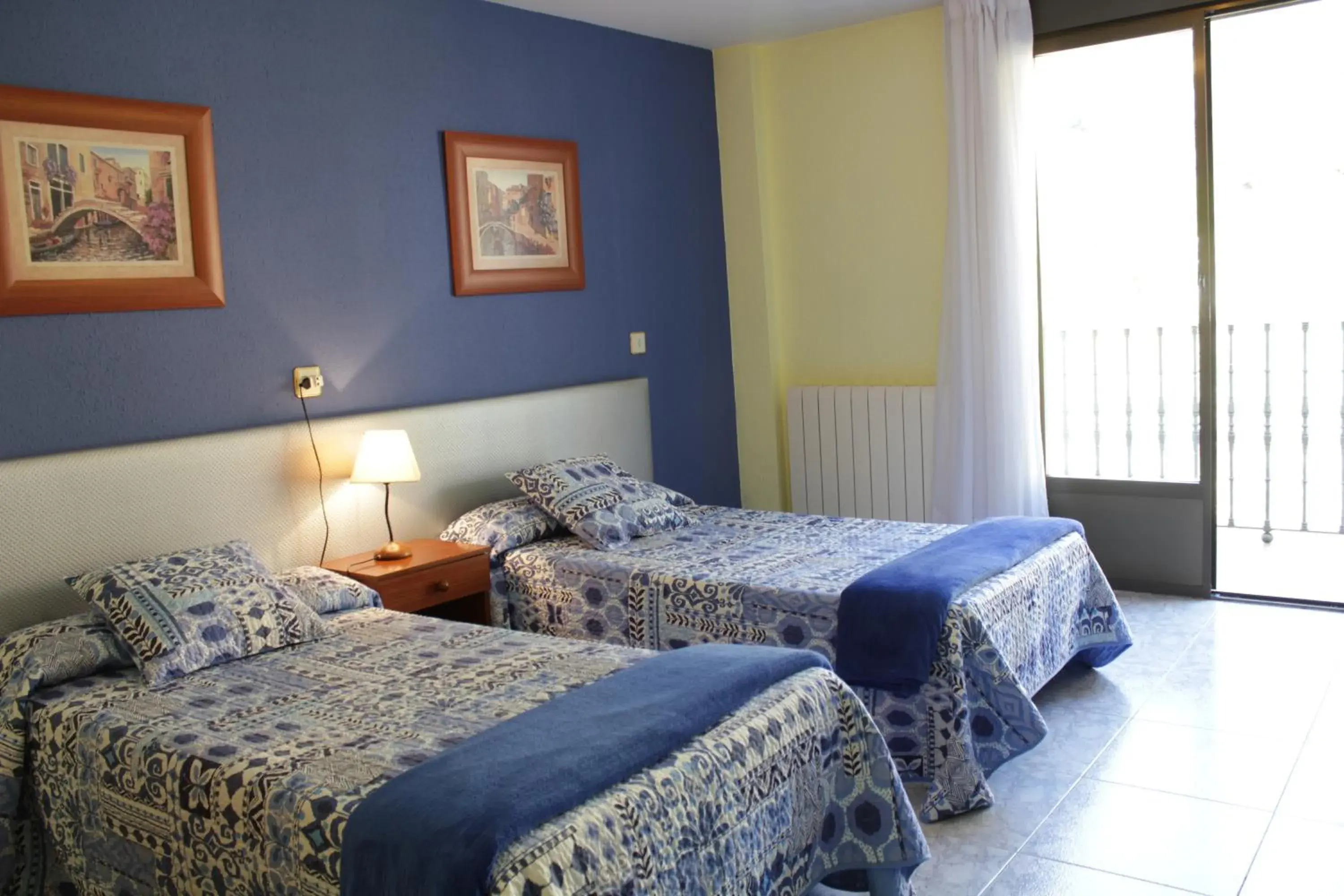 Twin Room - single occupancy in Hotel Parras Arnedillo Twin Room - single occupancy in Hotel Parras Arnedillo
