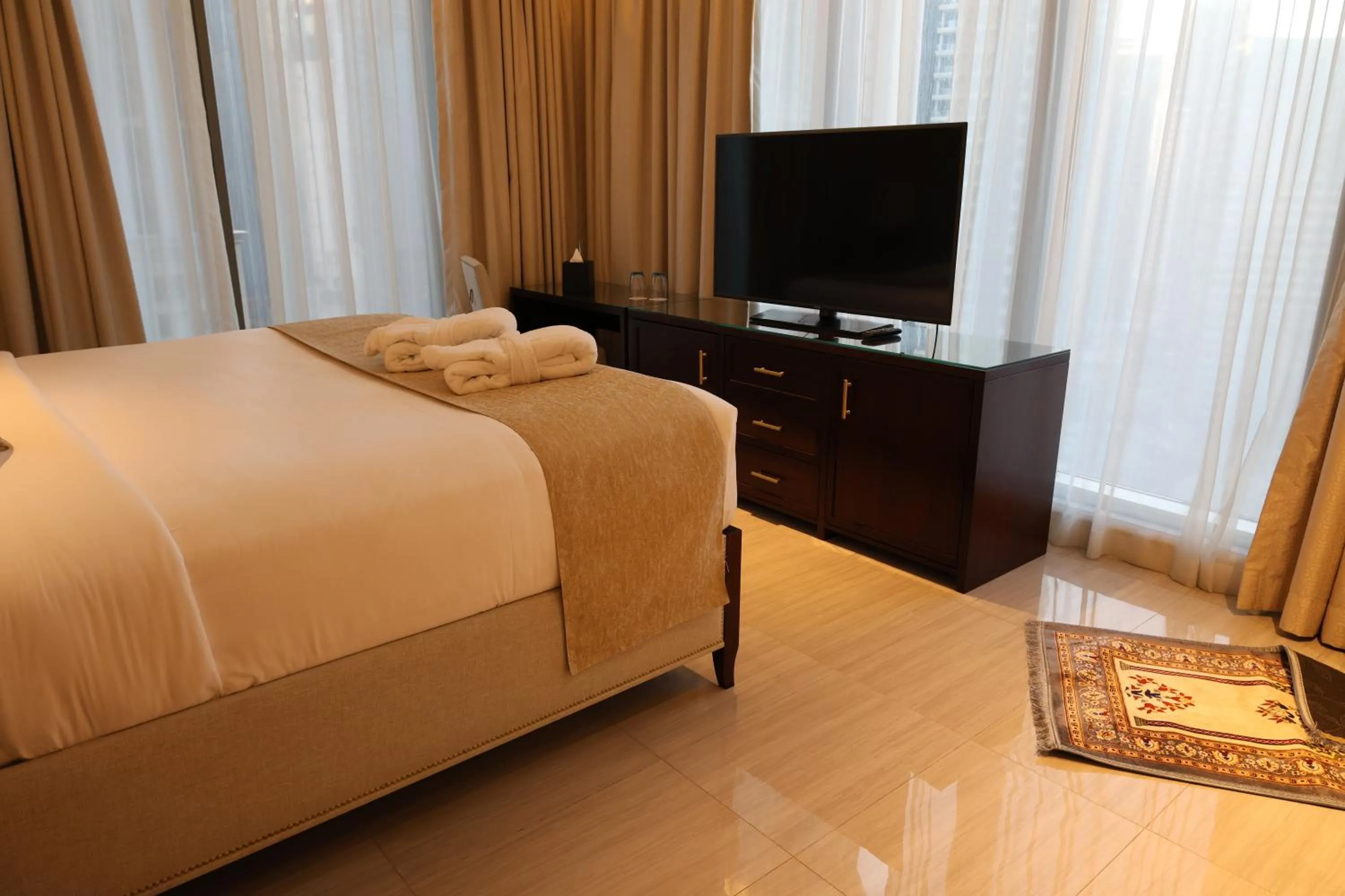 TV and multimedia, Bed in Westpac Hotel & Suites - Westbay Doha