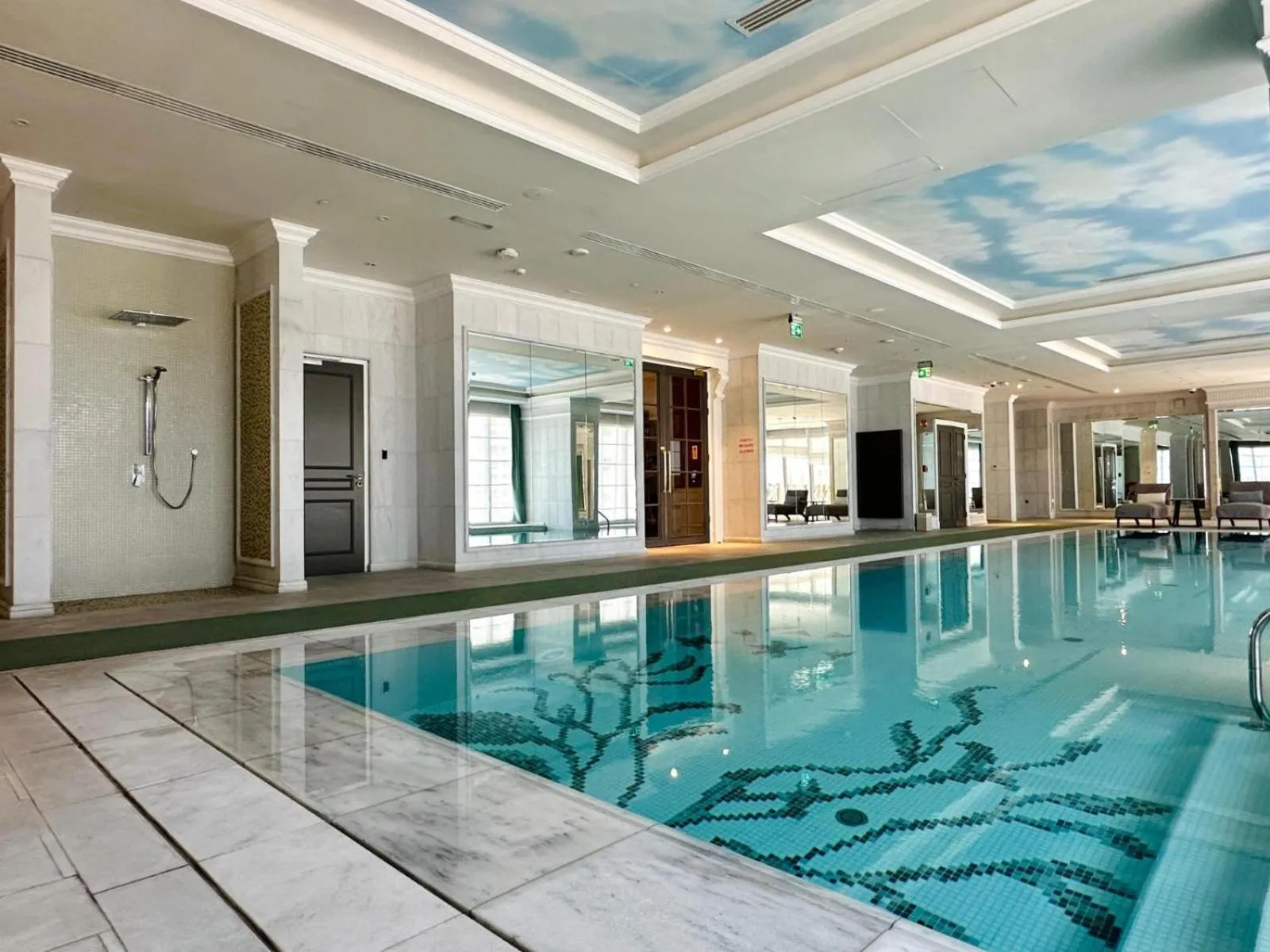 Swimming pool in Westpac Hotel & Suites - Westbay Doha