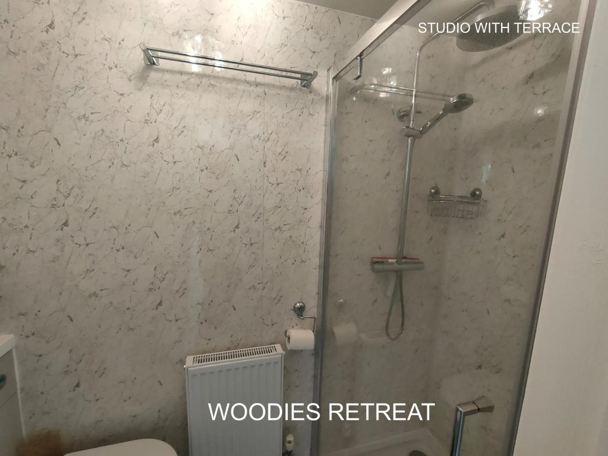 Shower in Woodies