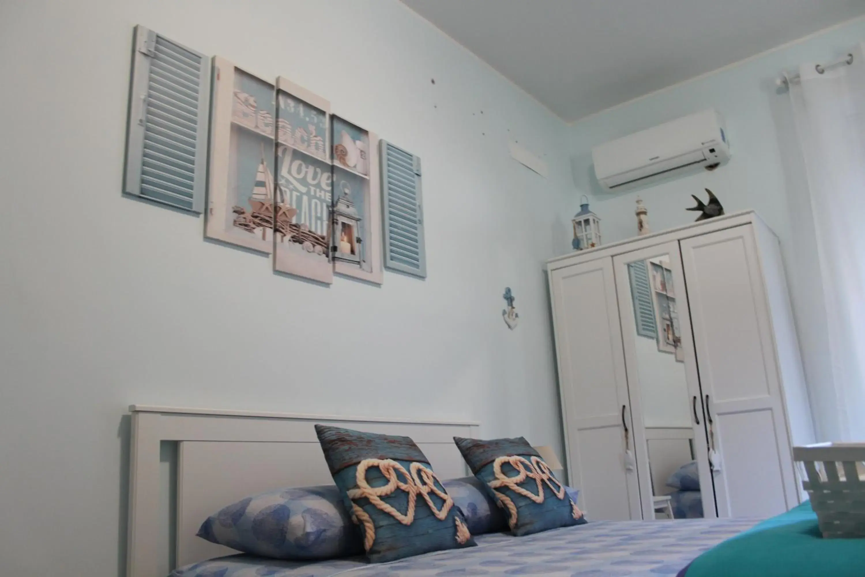 Queen Room with Shared Bathroom - single occupancy in Da Giulia Queen Room with Shared Bathroom - single occupancy in Da Giulia