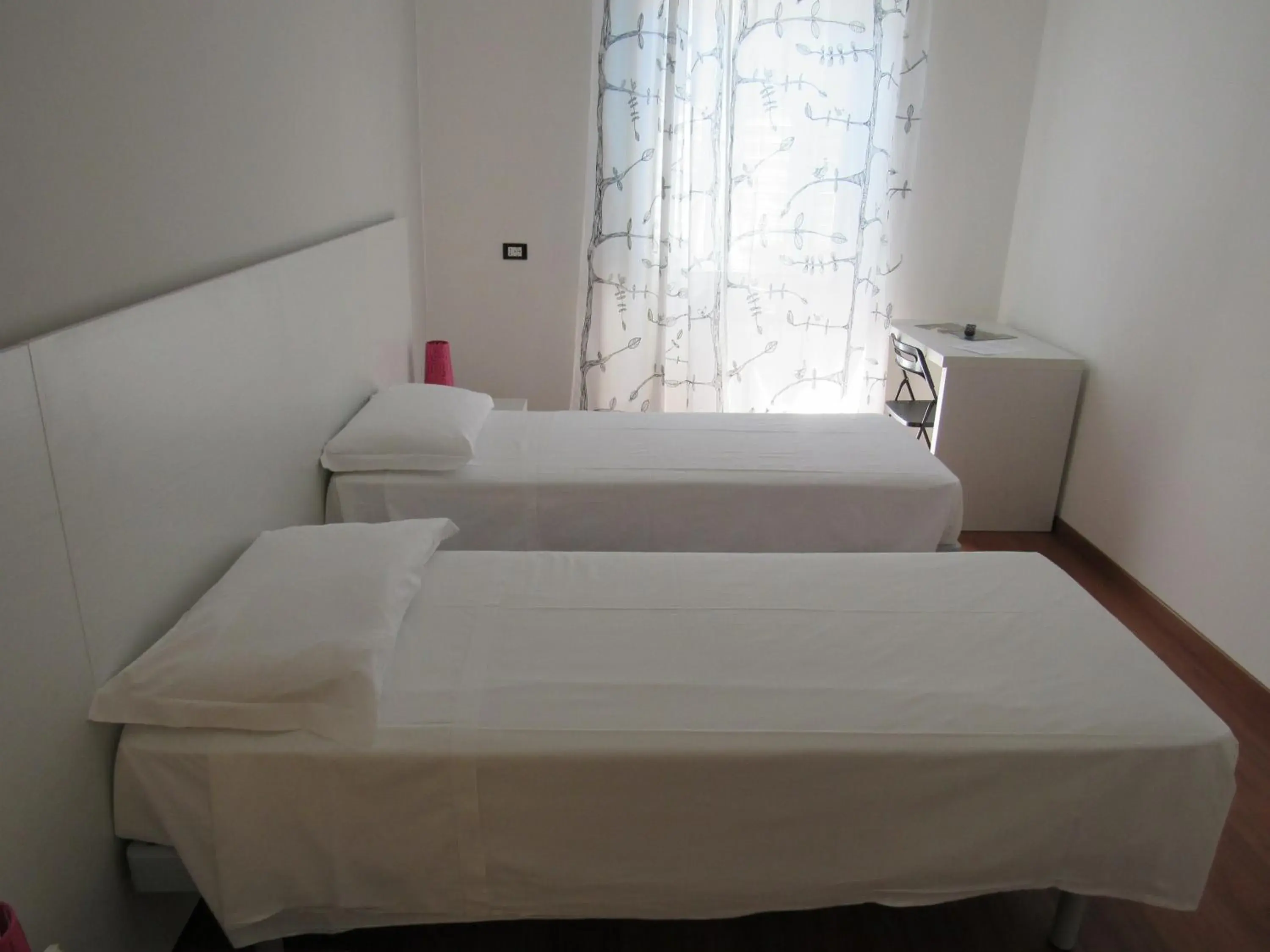 Double or Twin Room with Shared Bathroom in Smart Rooms Double or Twin Room with Shared Bathroom in Smart Rooms