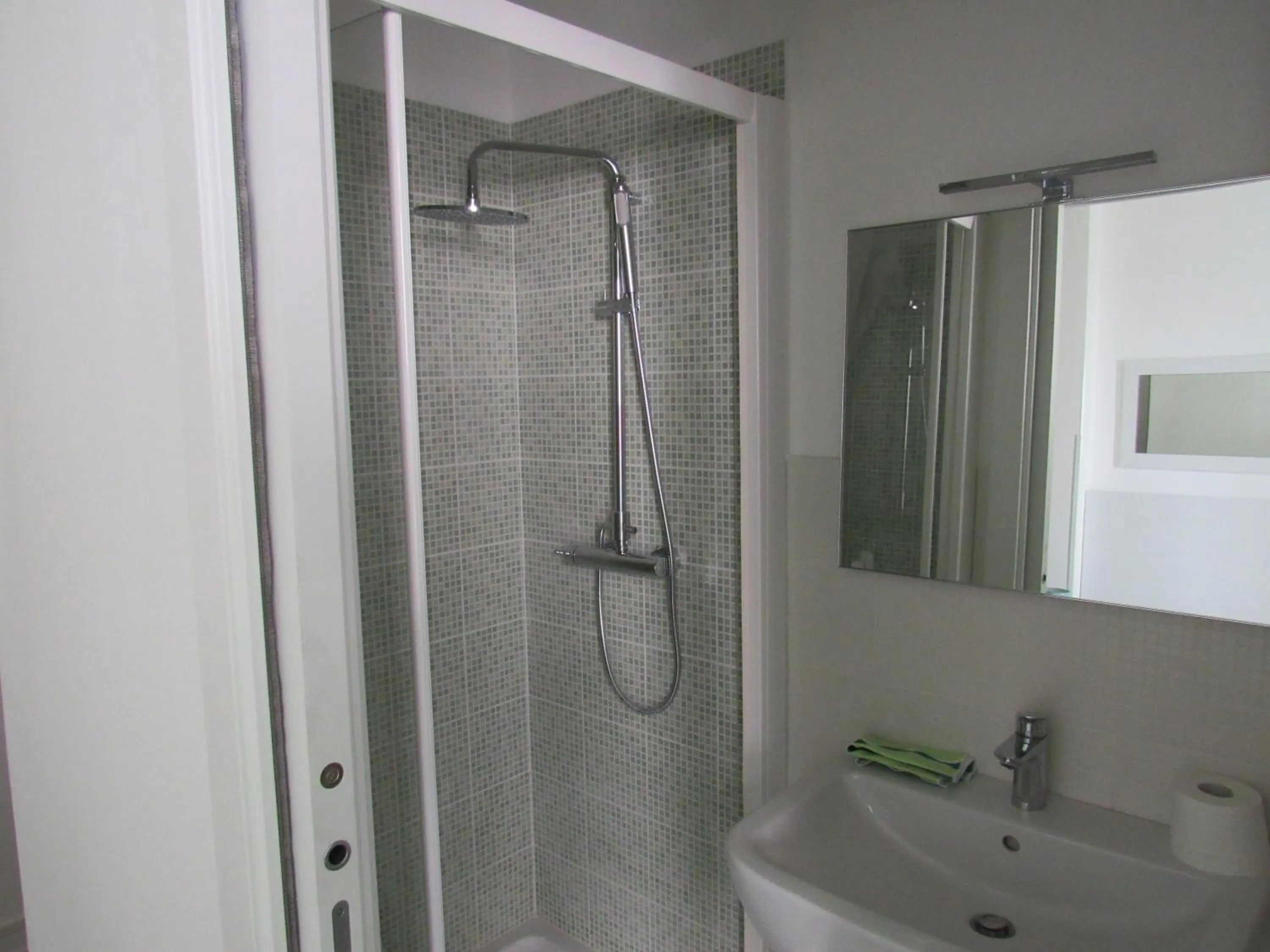 Shower in Smart Rooms