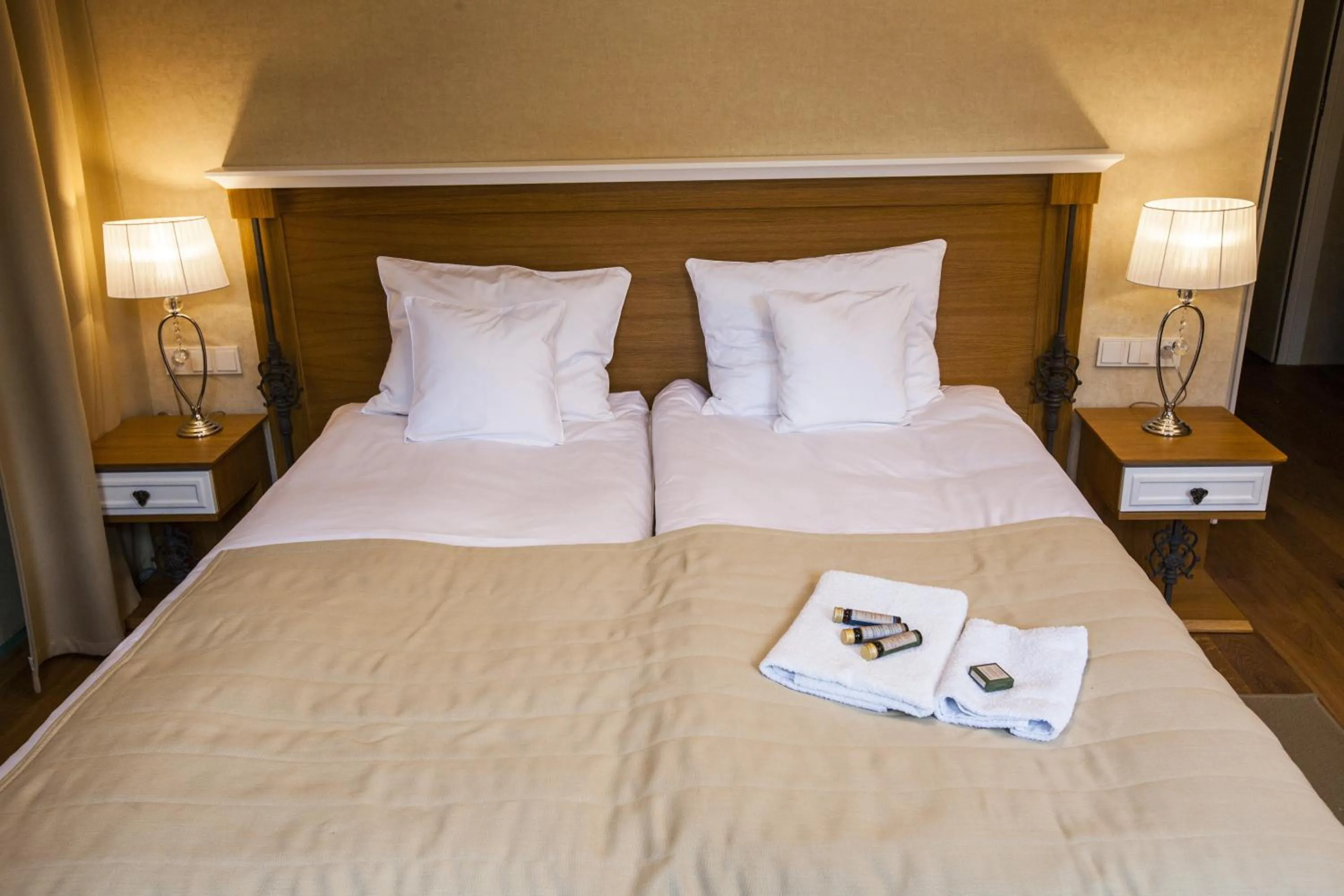 Photo of the whole room, Bed in Hotel Alhambra