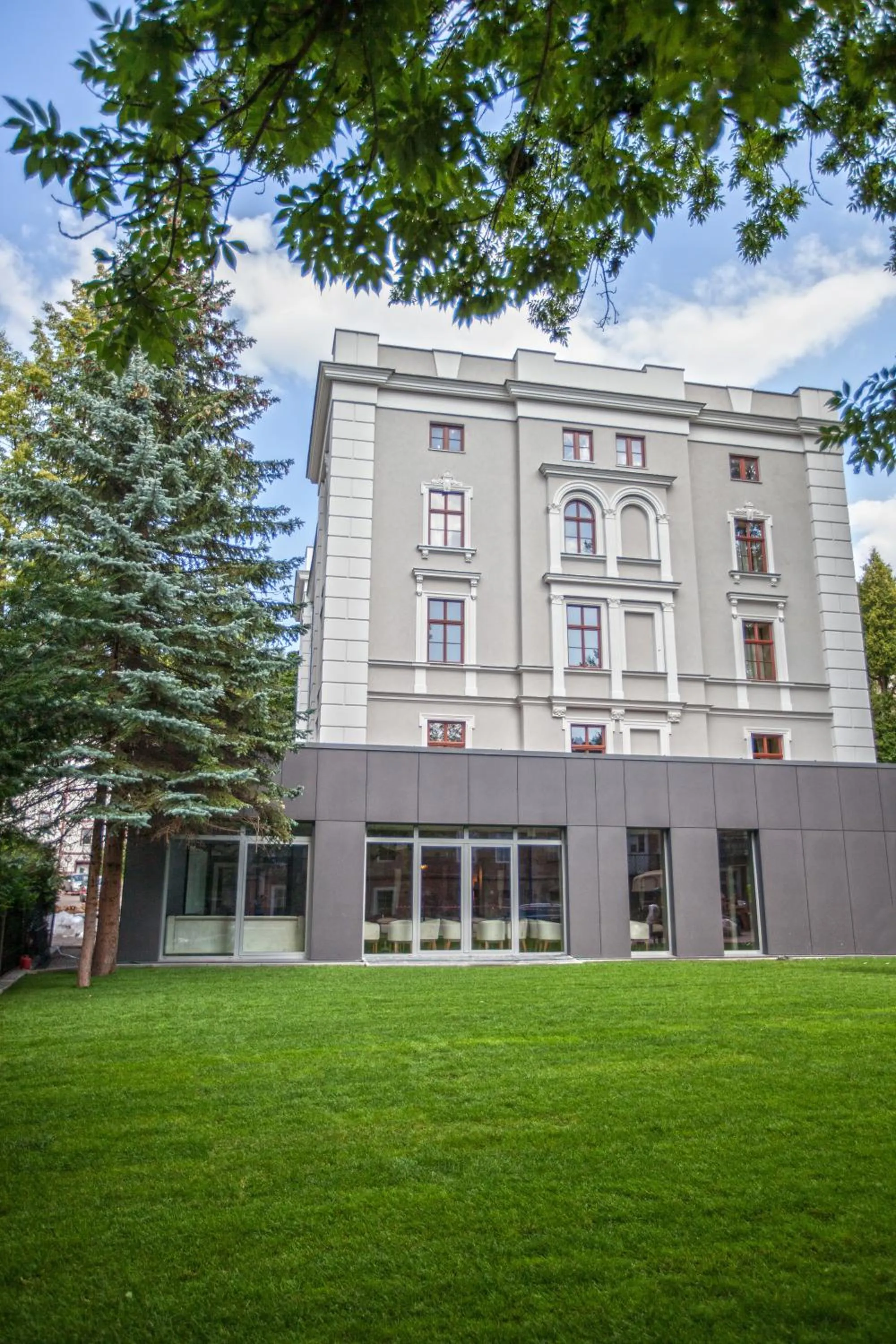 Property building in Hotel Alhambra