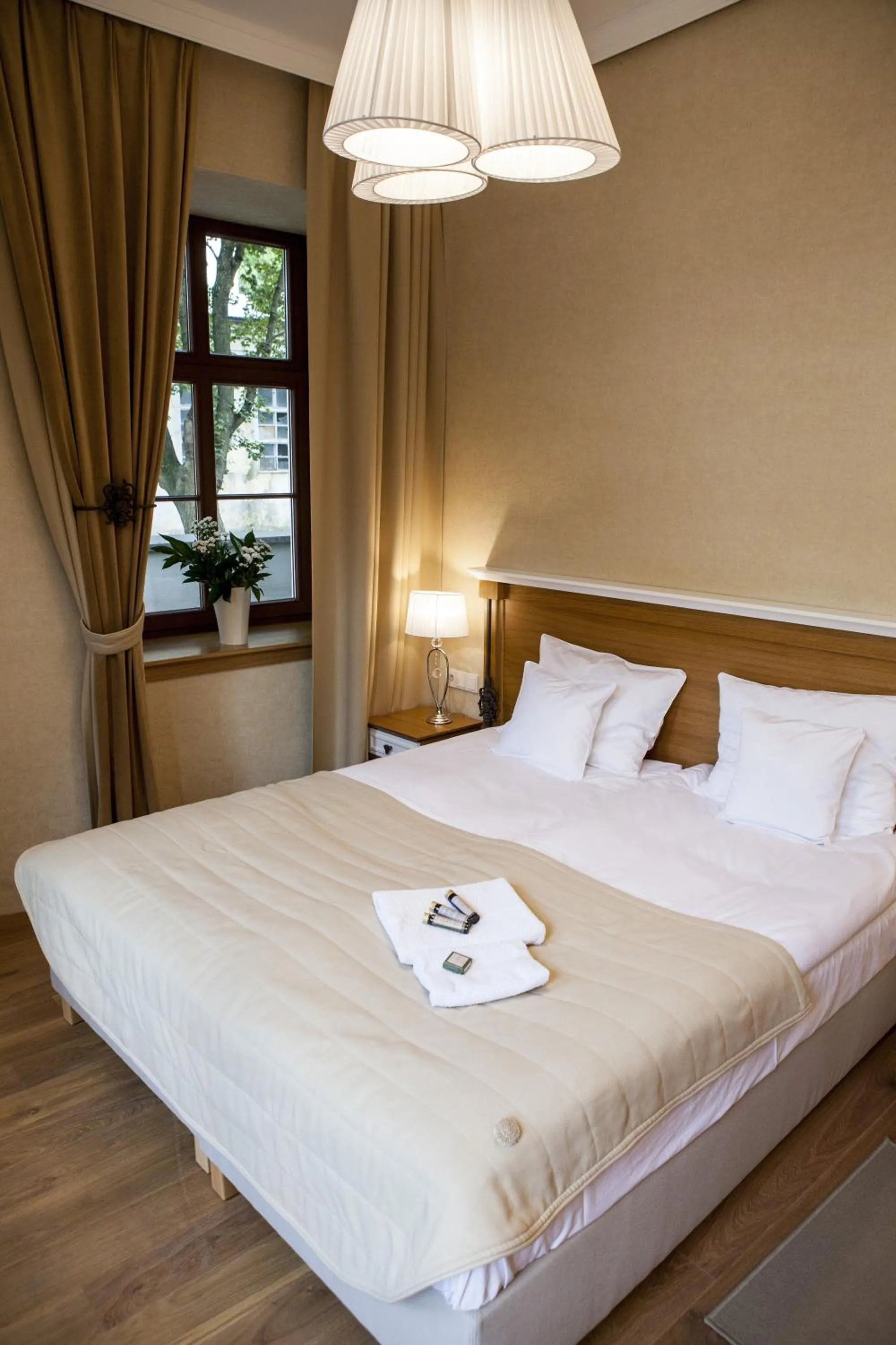 Photo of the whole room, Bed in Hotel Alhambra