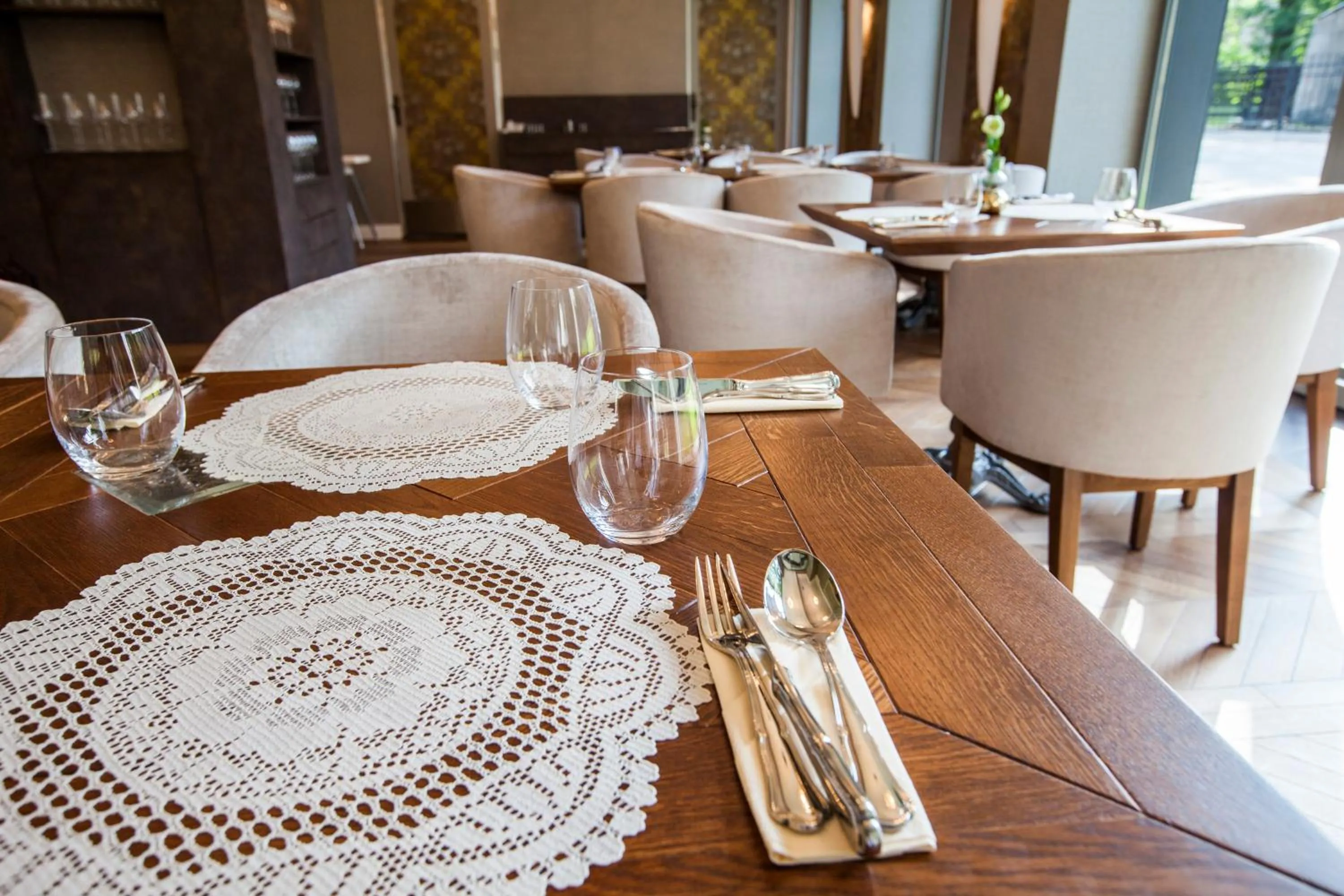 Restaurant/places to eat in Hotel Alhambra