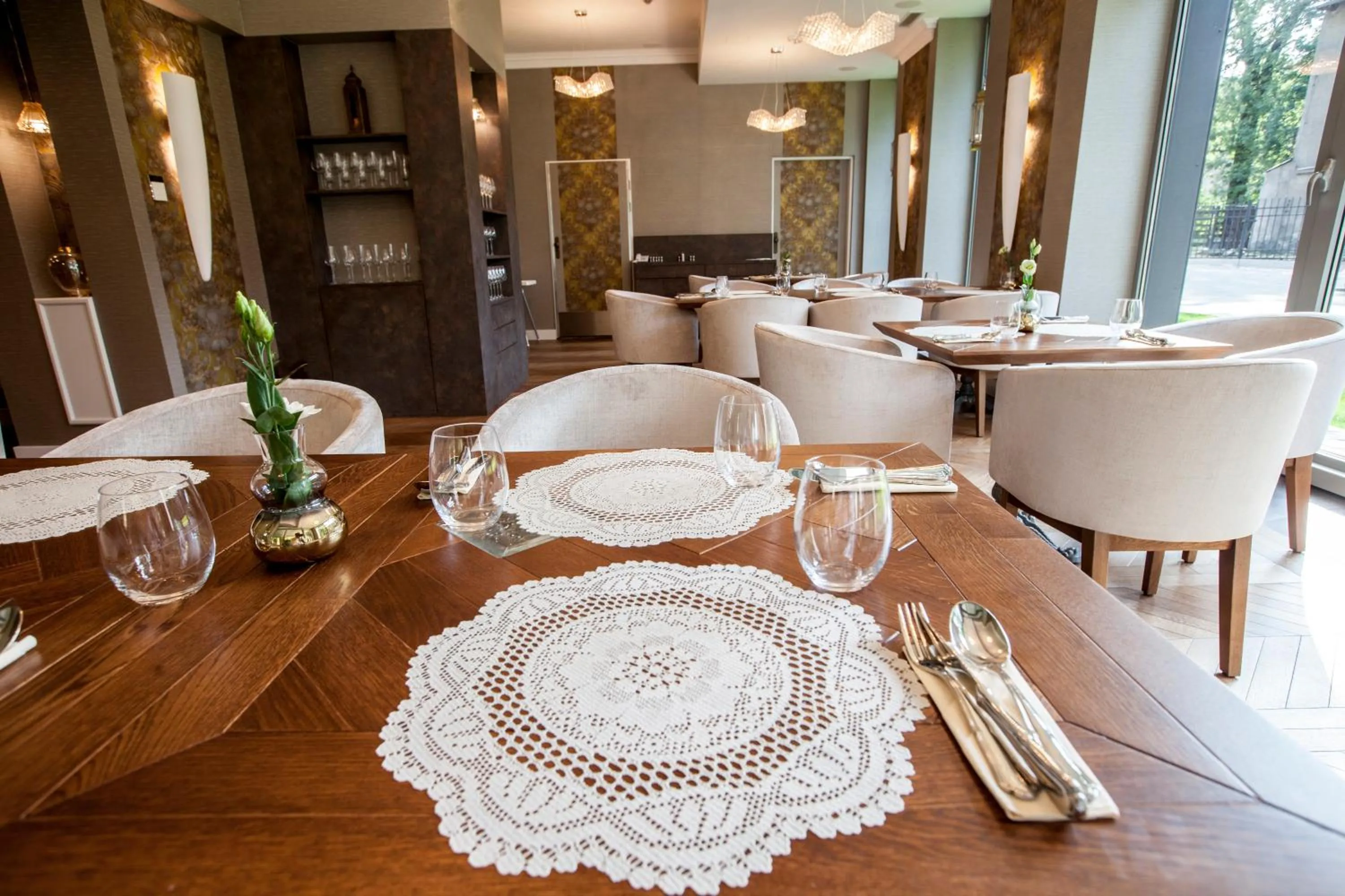 Restaurant/places to eat in Hotel Alhambra