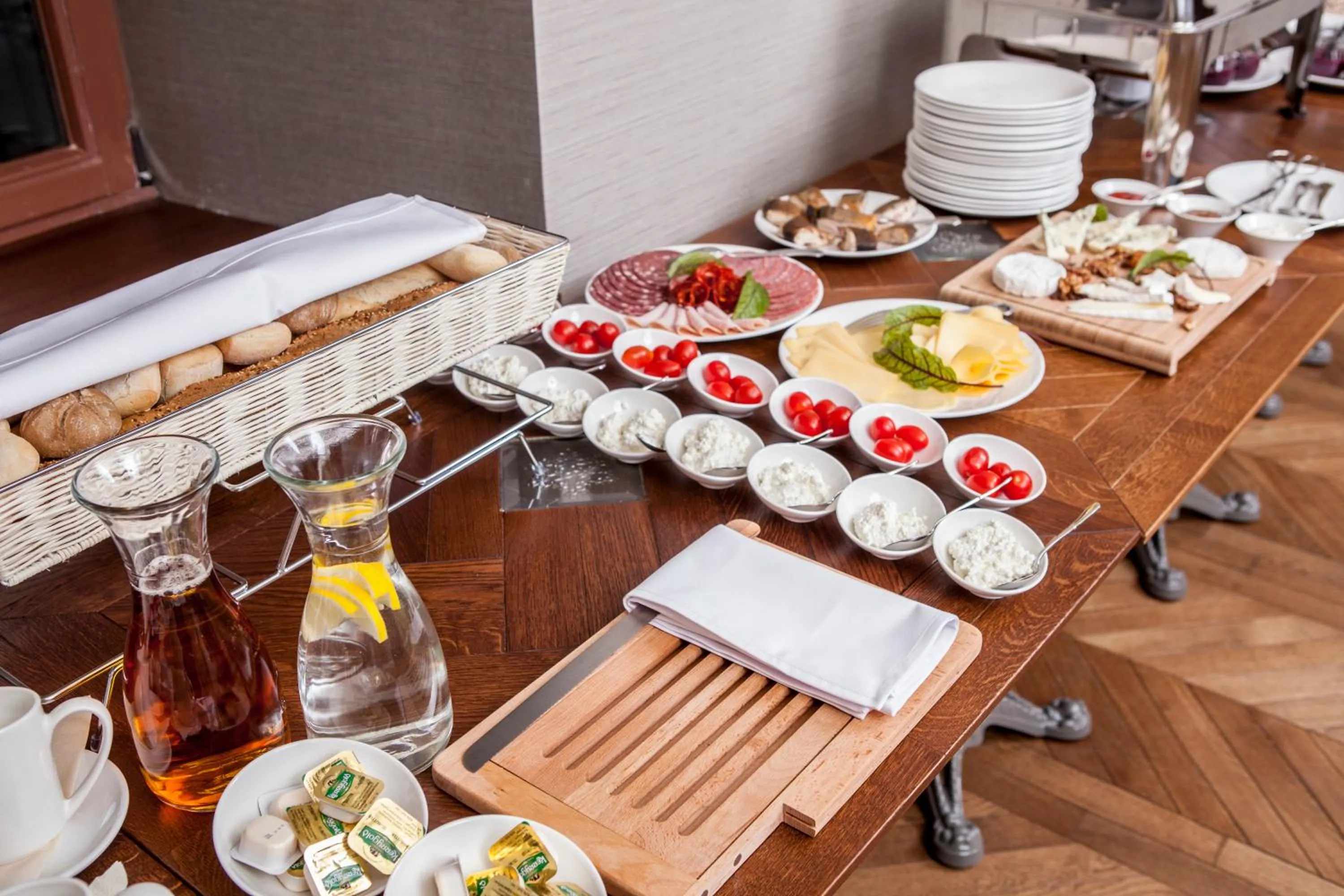 Buffet breakfast in Hotel Alhambra