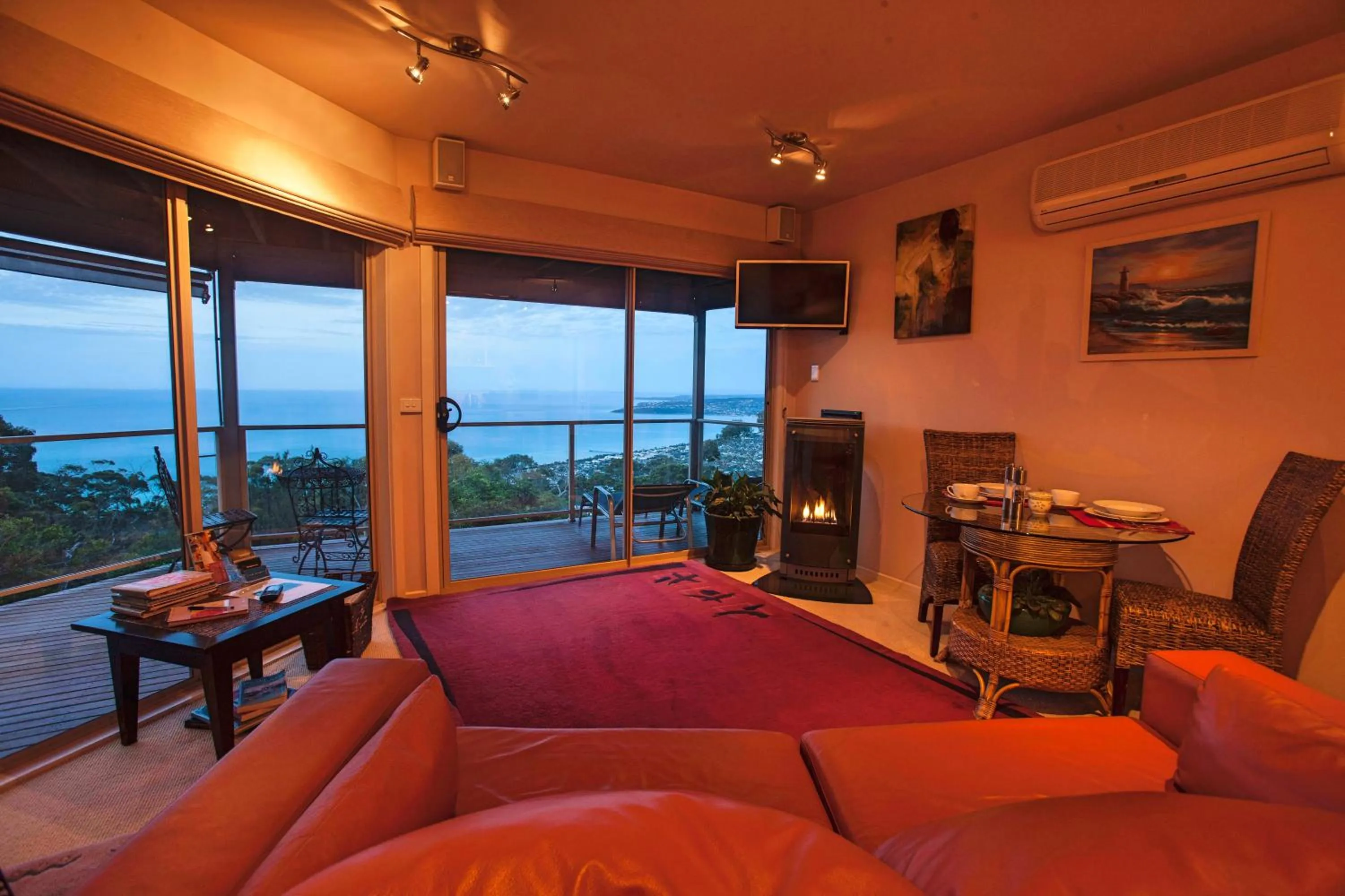 Living room, Bed in Summit Views Eagle Nest Apartment