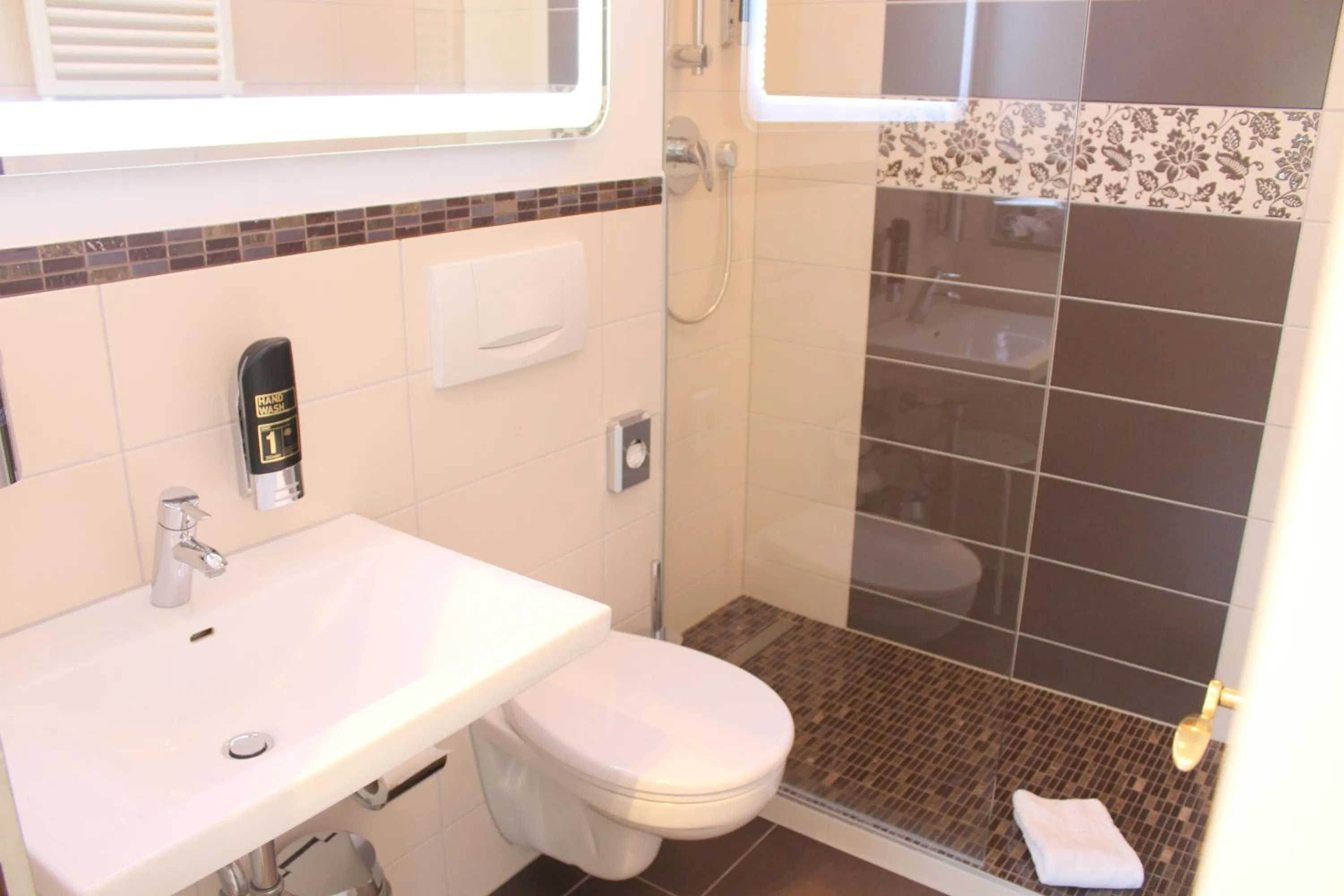 Bathroom in Gasthaus Schiff