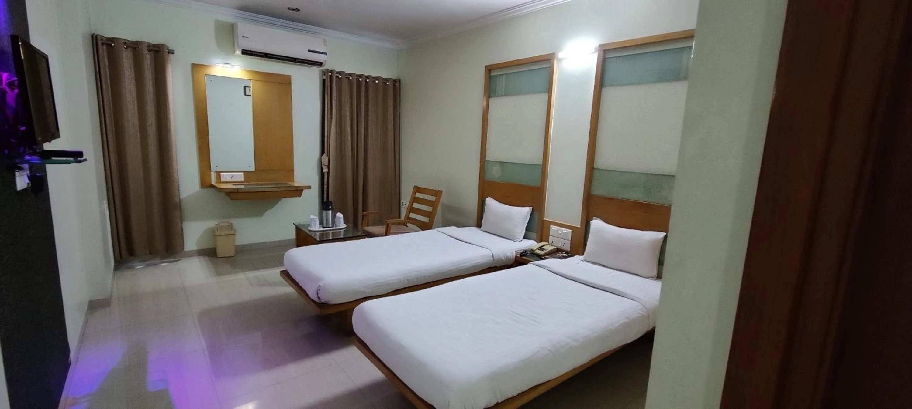 Photo of the whole room, Bed in Hotel Easy Retreat