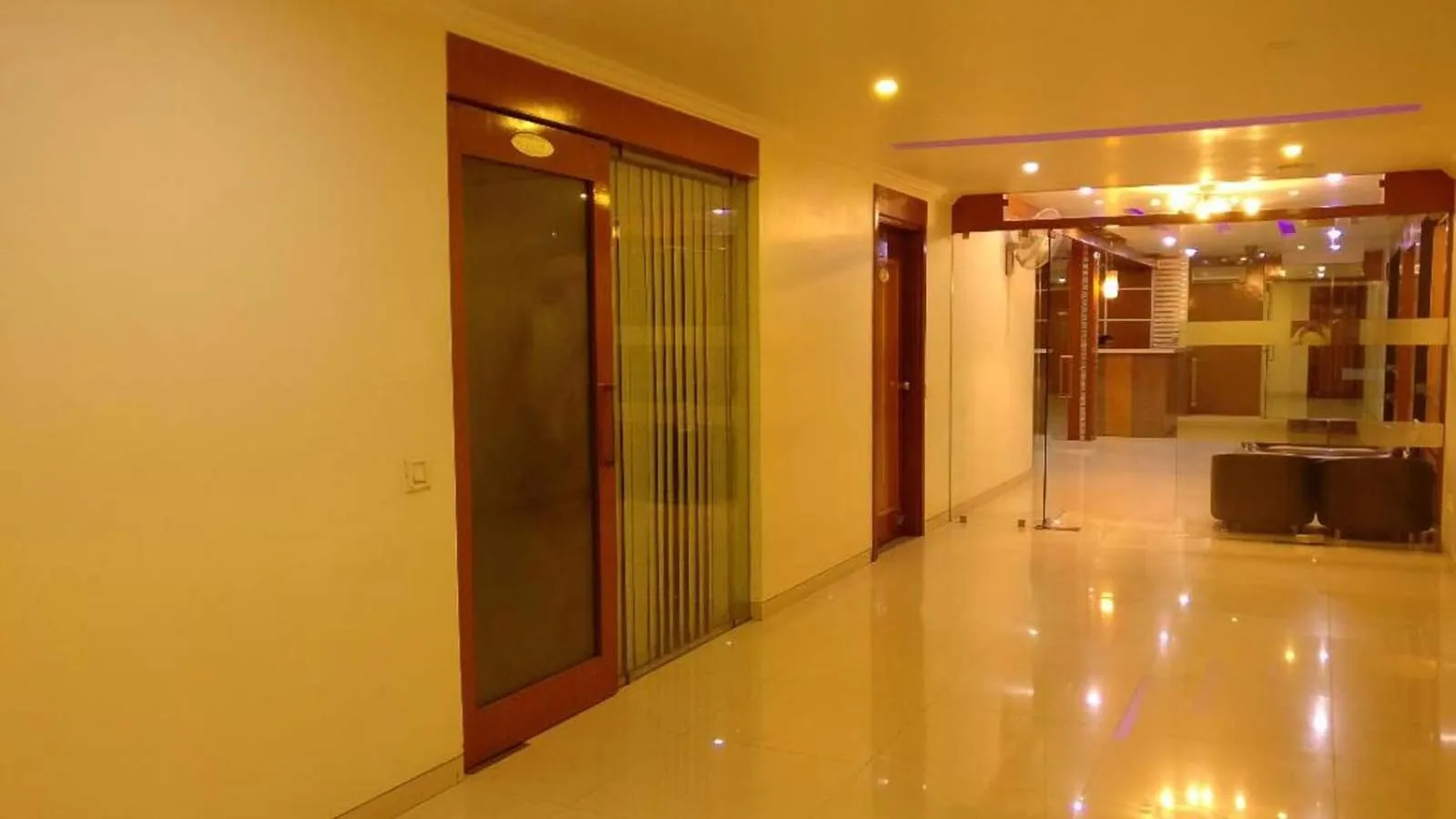 Property building in Hotel Easy Retreat