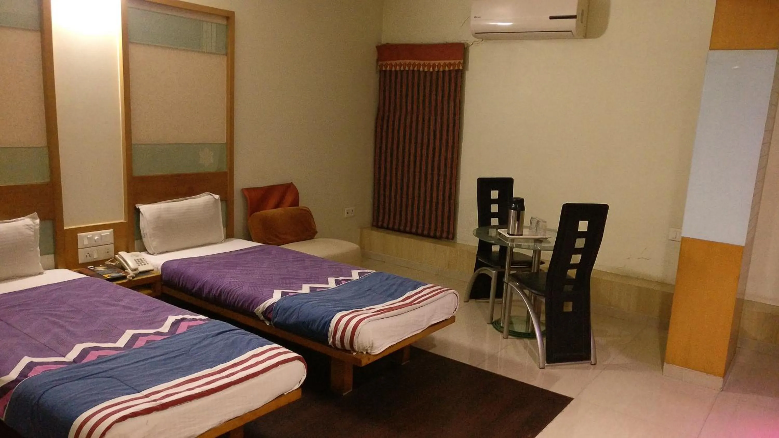 Photo of the whole room, Bed in Hotel Easy Retreat