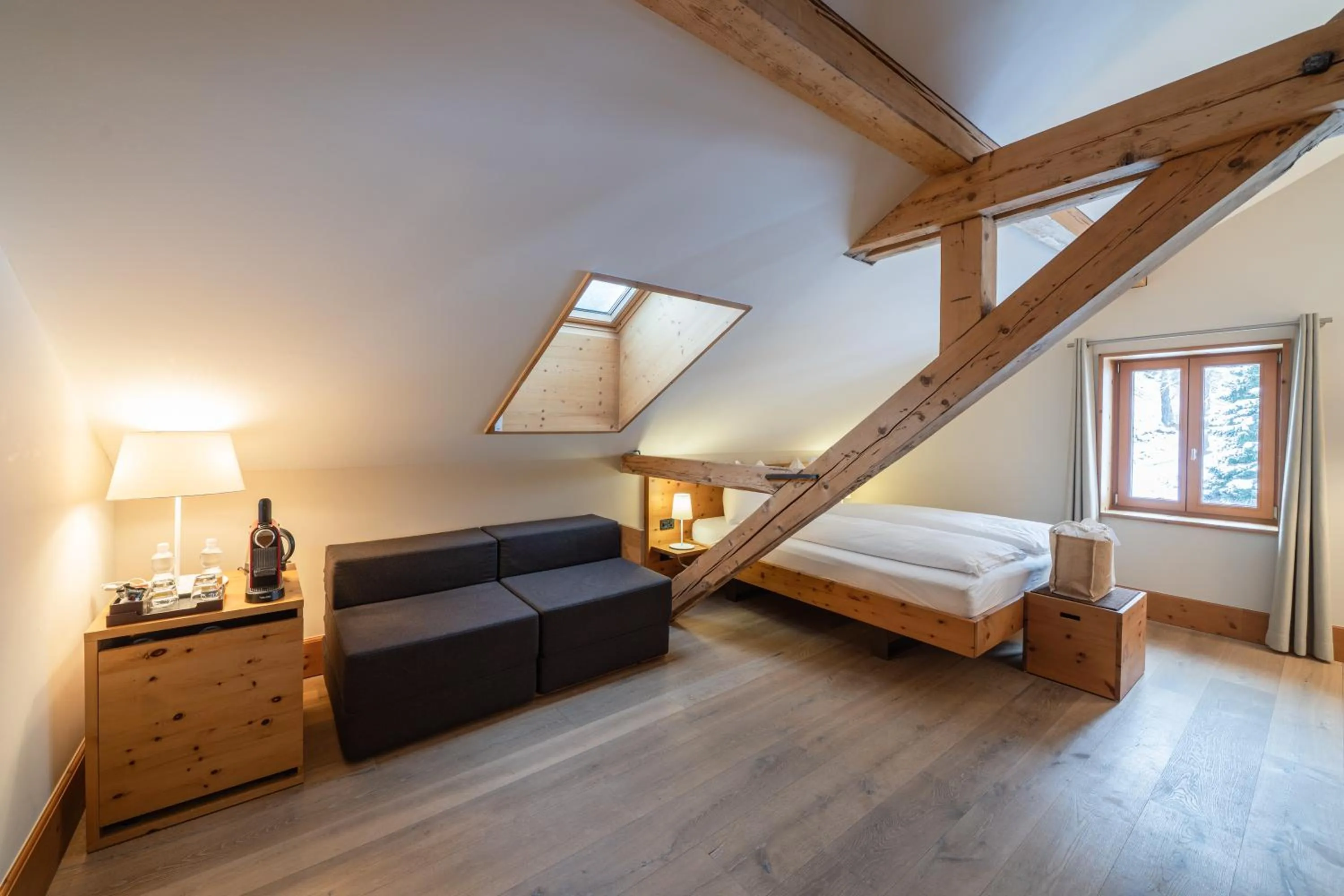 Photo of the whole room, Bed in The Alpina Mountain Resort