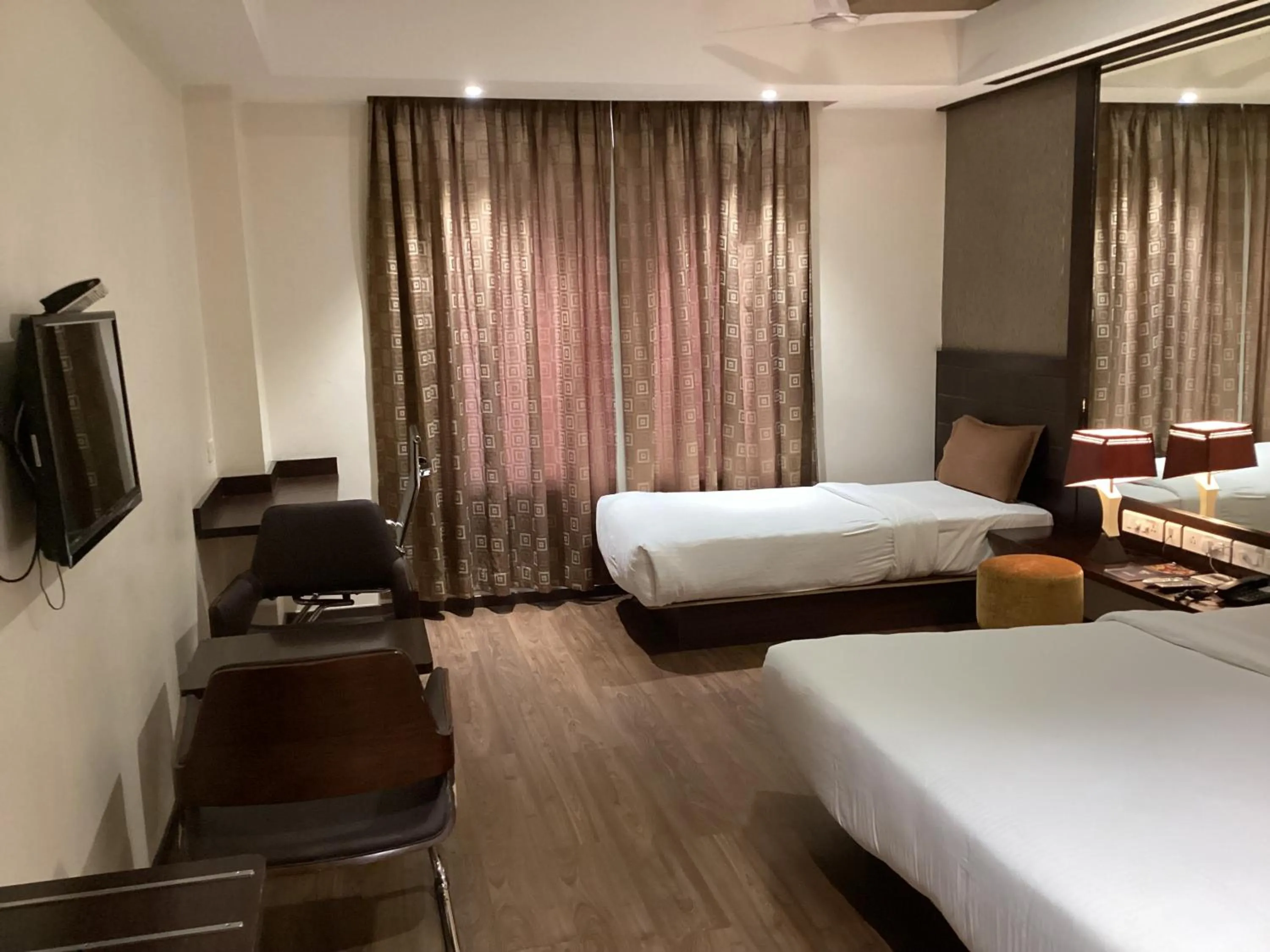 Bedroom, Bed in Hotel Atrium