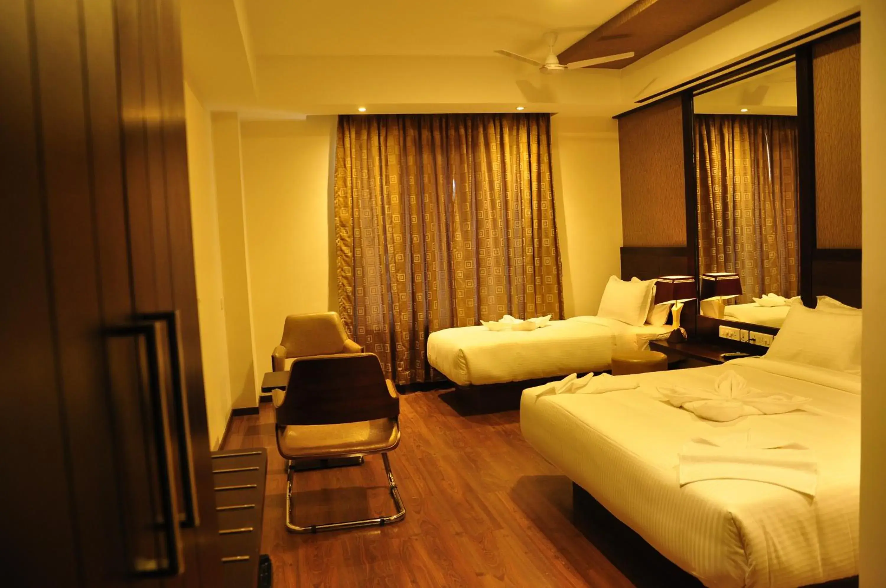 Photo of the whole room, Bed in Hotel Atrium Photo of the whole room, Bed in Hotel Atrium