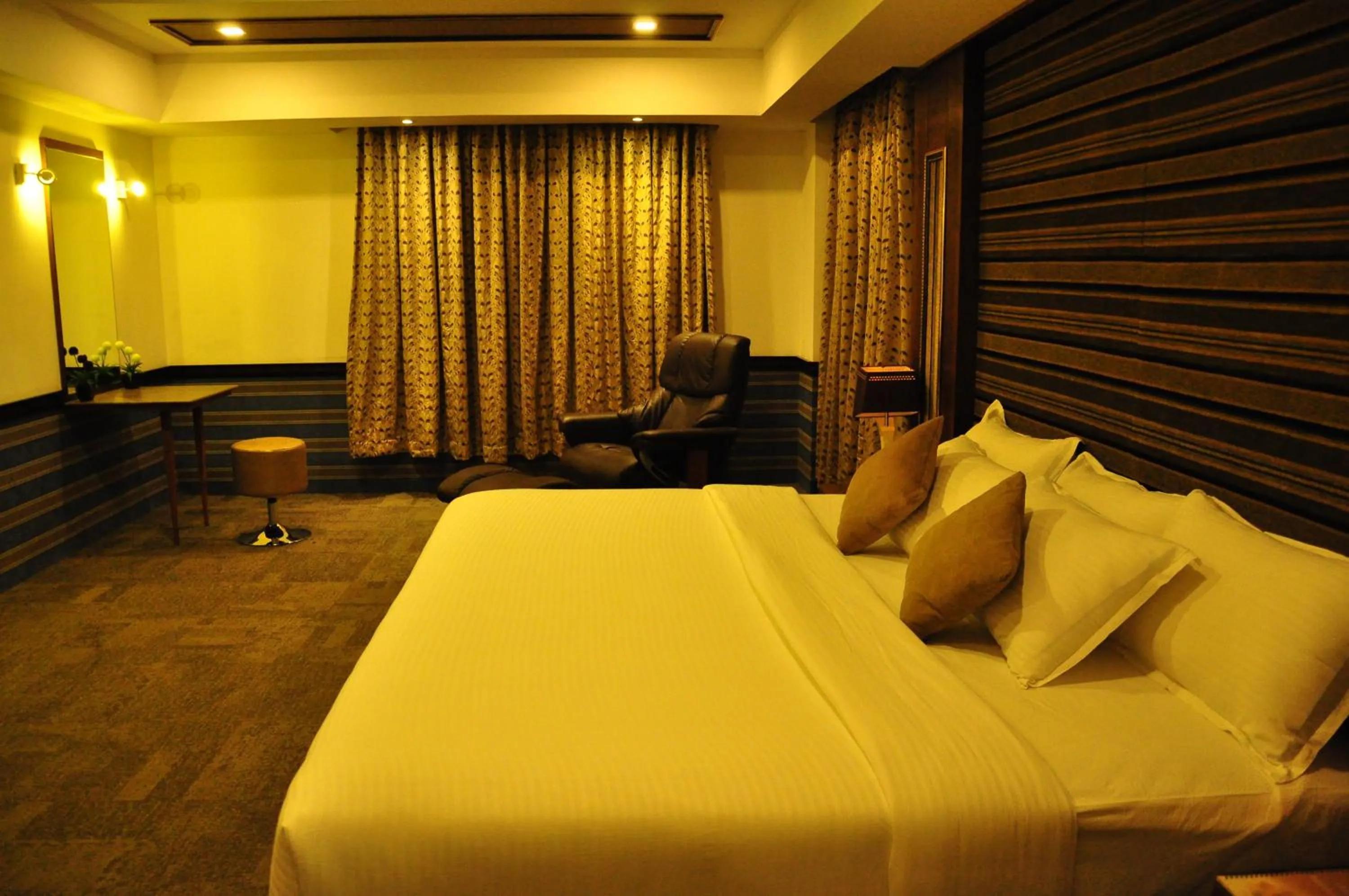 Photo of the whole room, Bed in Hotel Atrium