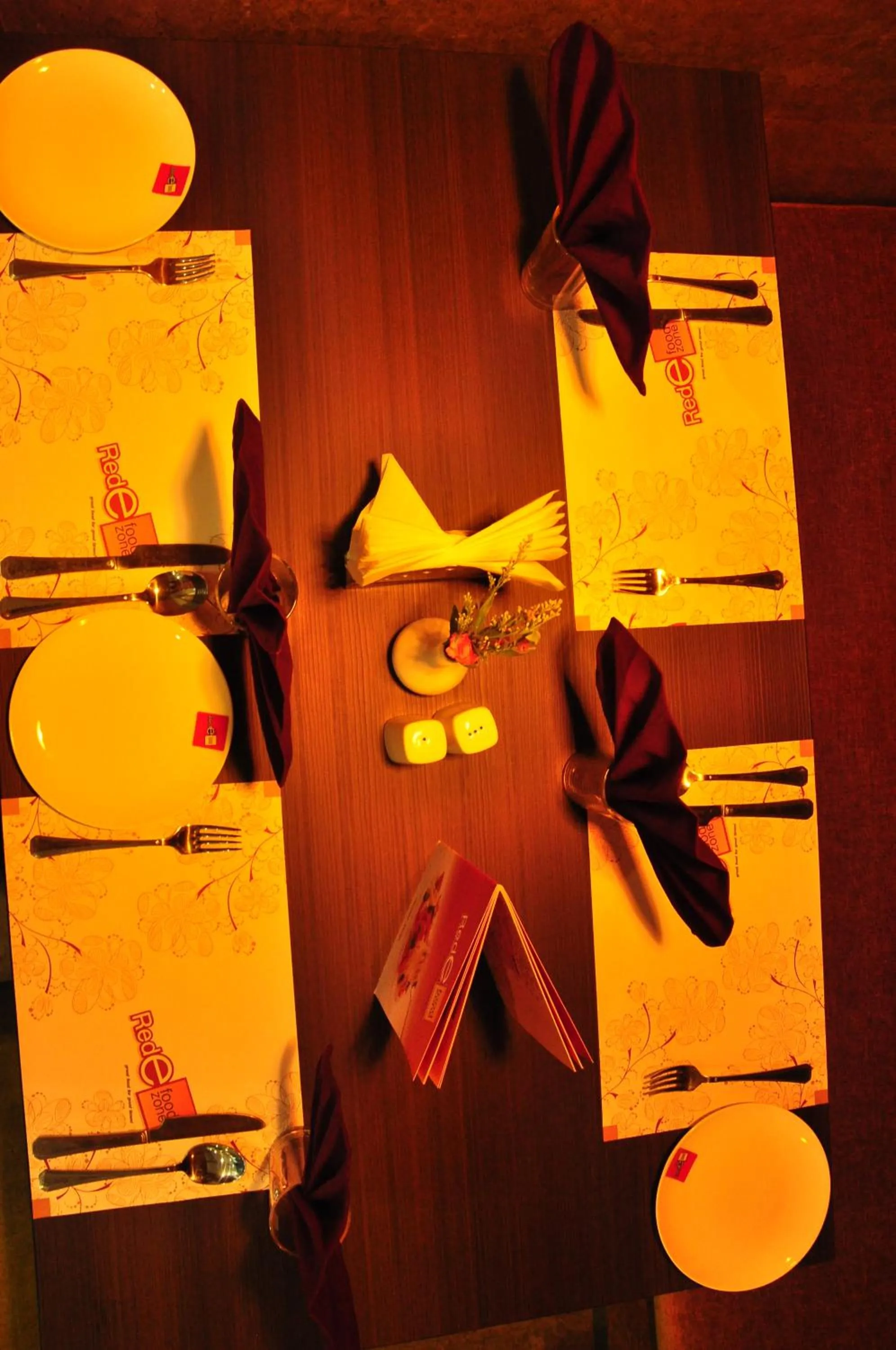 Restaurant/places to eat in Hotel Atrium