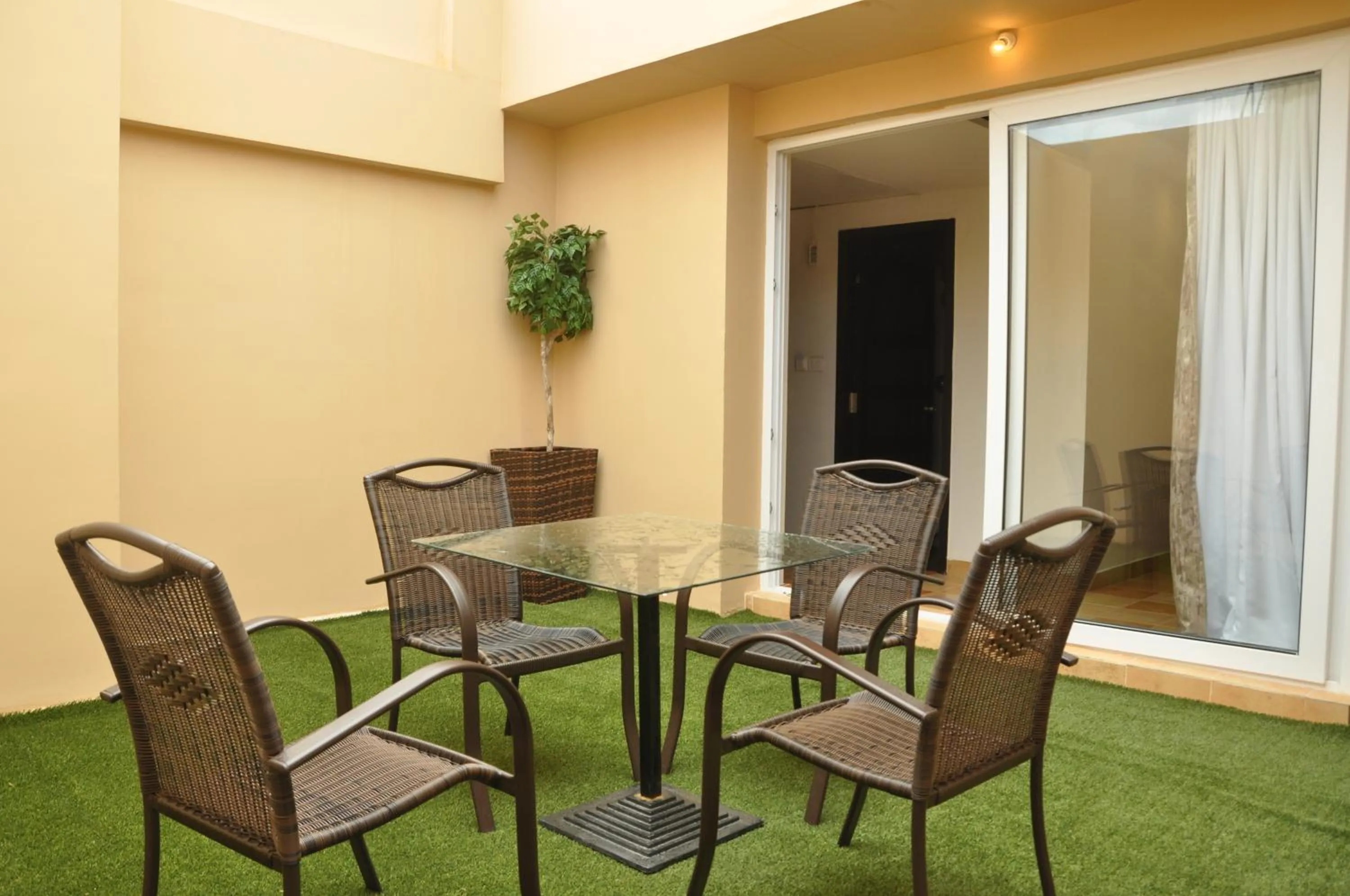 Patio in Hotel Atrium