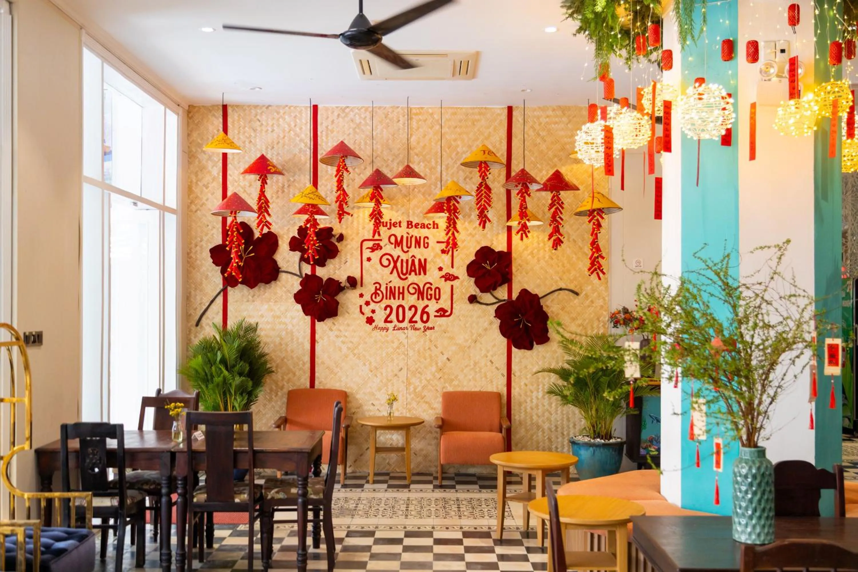 Communal lounge/ TV room in Sujet Beach Hotel and Apartment Danang by Haviland