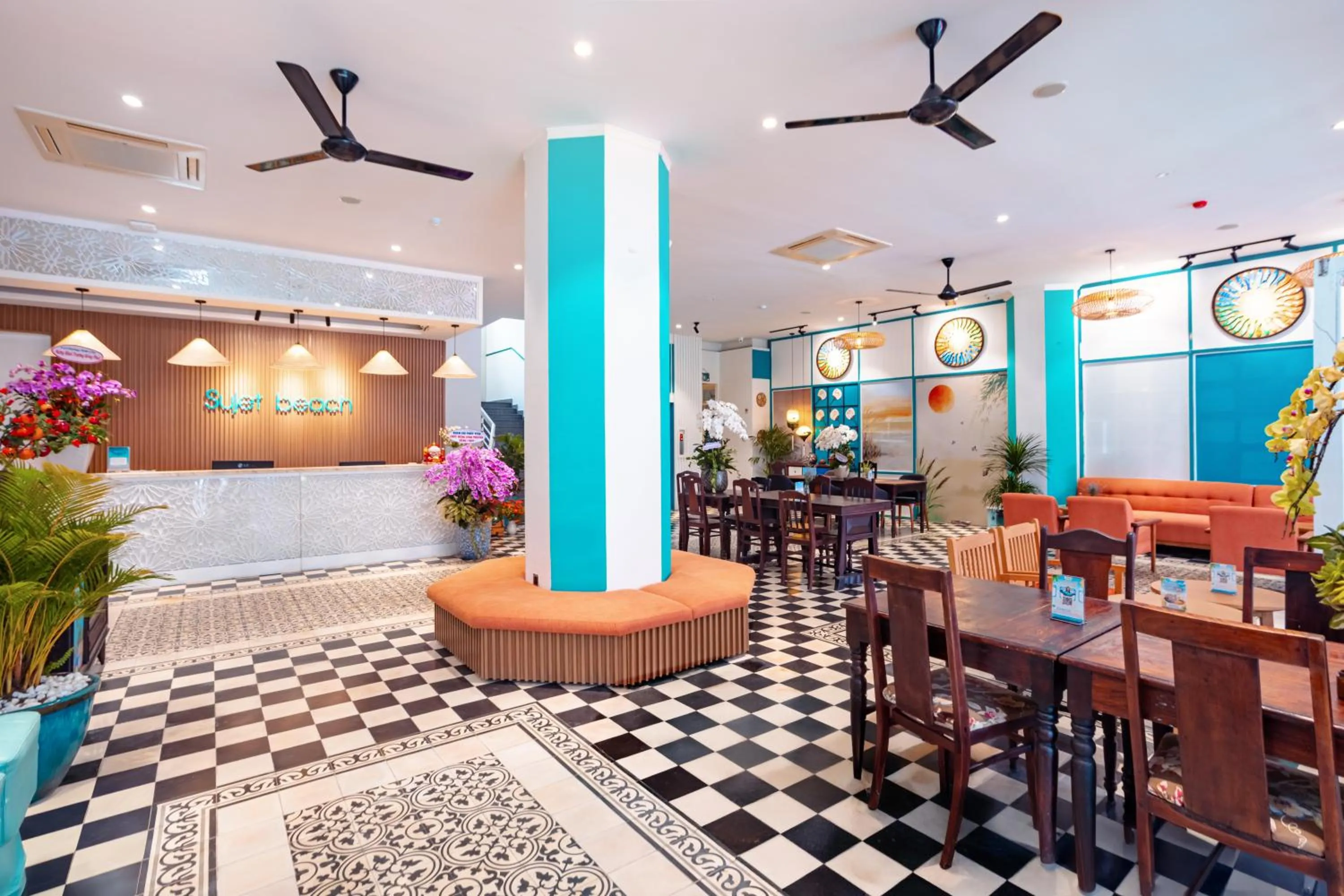 Communal lounge/ TV room in Sujet Beach Hotel and Apartment Danang by Haviland