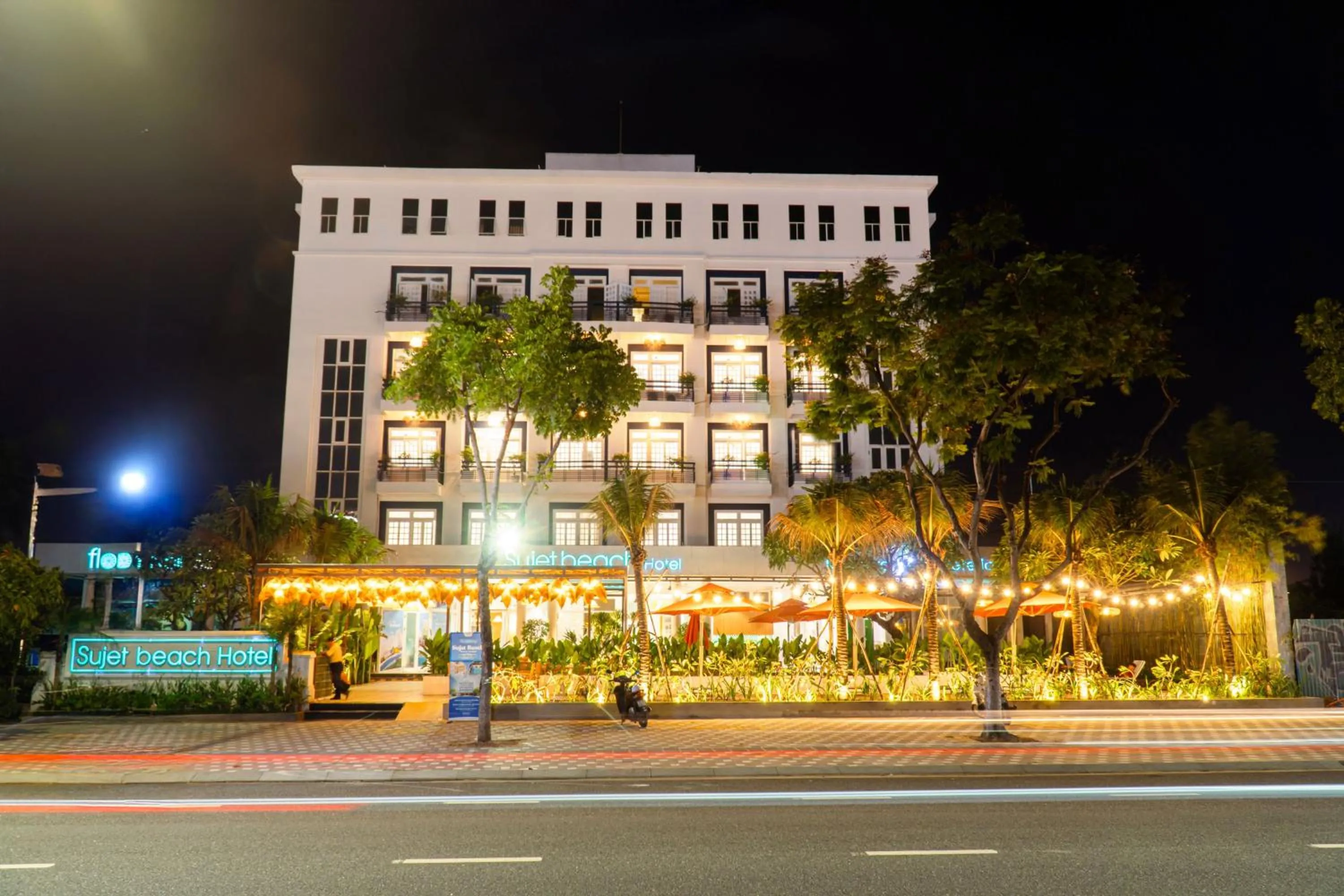 Property building in Sujet Beach Hotel and Apartment Danang by Haviland