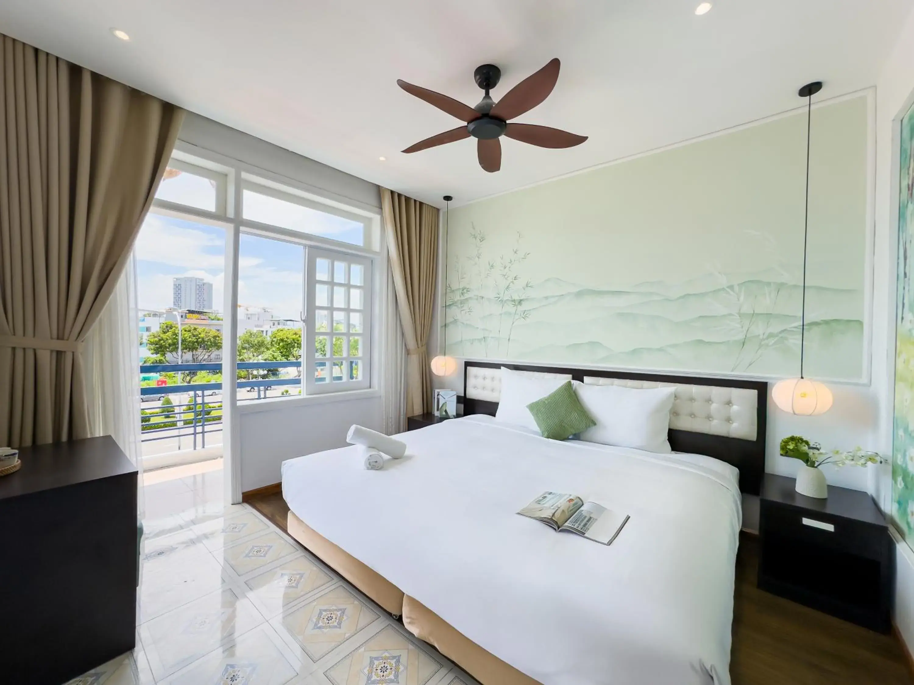 Superior Double Room in Sujet Beach Hotel and Apartment Danang by Haviland Superior Double Room in Sujet Beach Hotel and Apartment Danang by Haviland