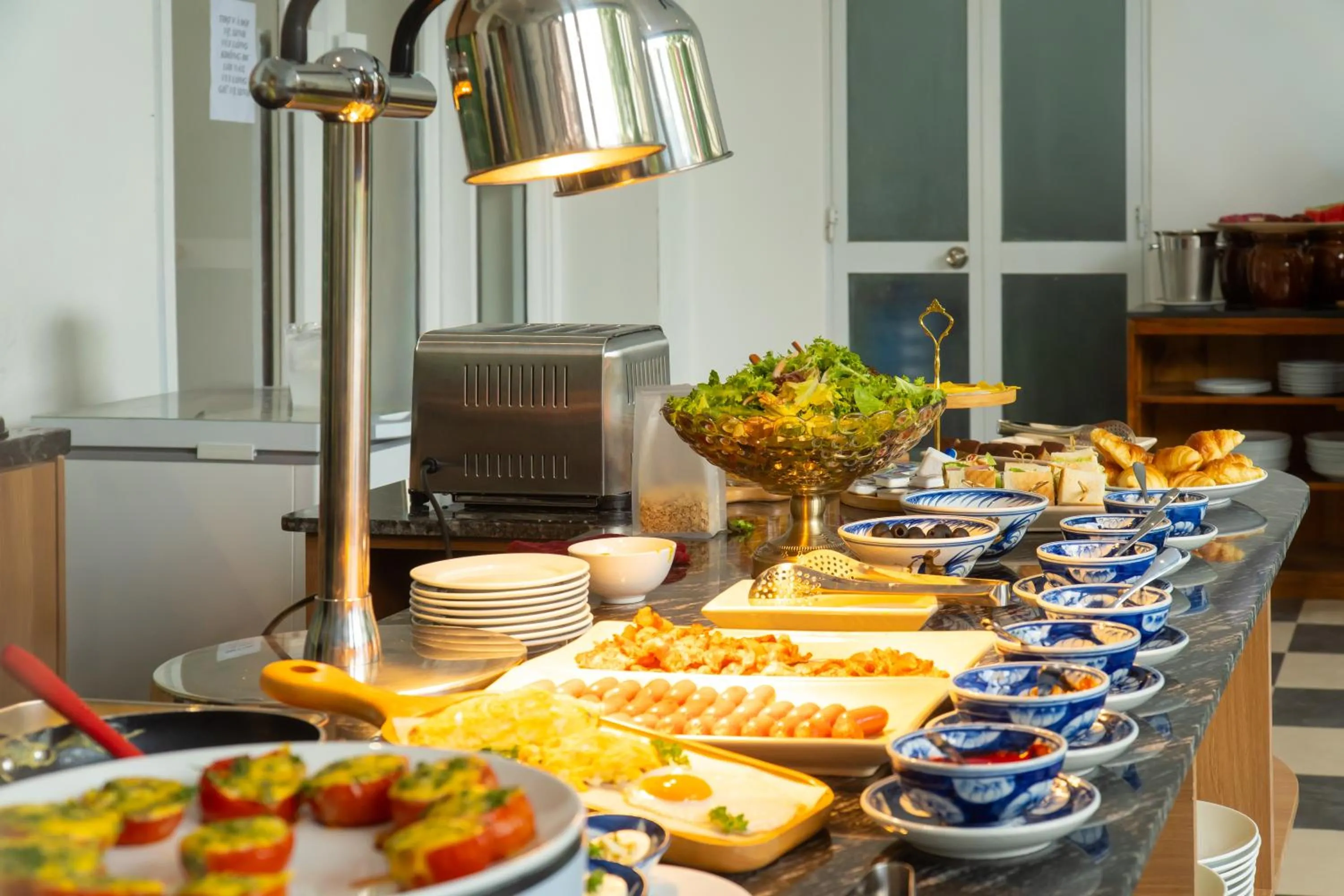 Restaurant/places to eat in Sujet Beach Hotel and Apartment Danang by Haviland