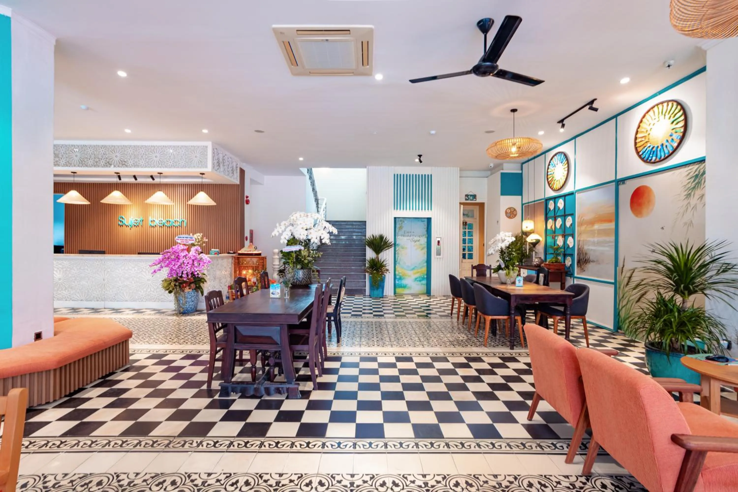 Communal lounge/ TV room in Sujet Beach Hotel and Apartment Danang by Haviland