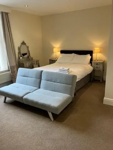 Bed in Fair Oak House Exeter Airport