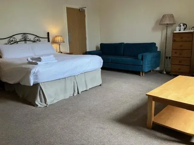 Family Room in Fair Oak House Exeter Airport Family Room in Fair Oak House Exeter Airport