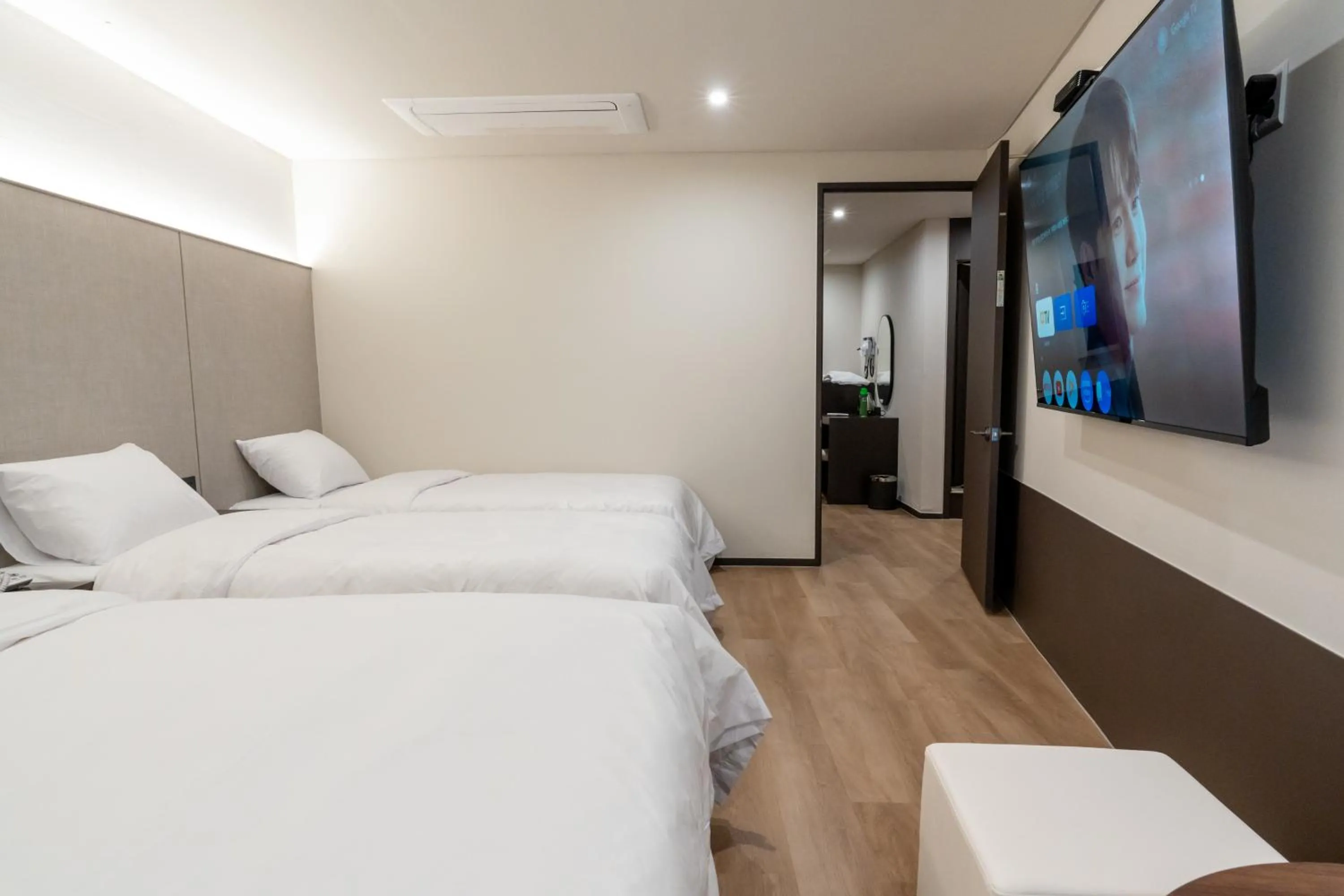 Bed in Dongdaemun Tourist Hotel