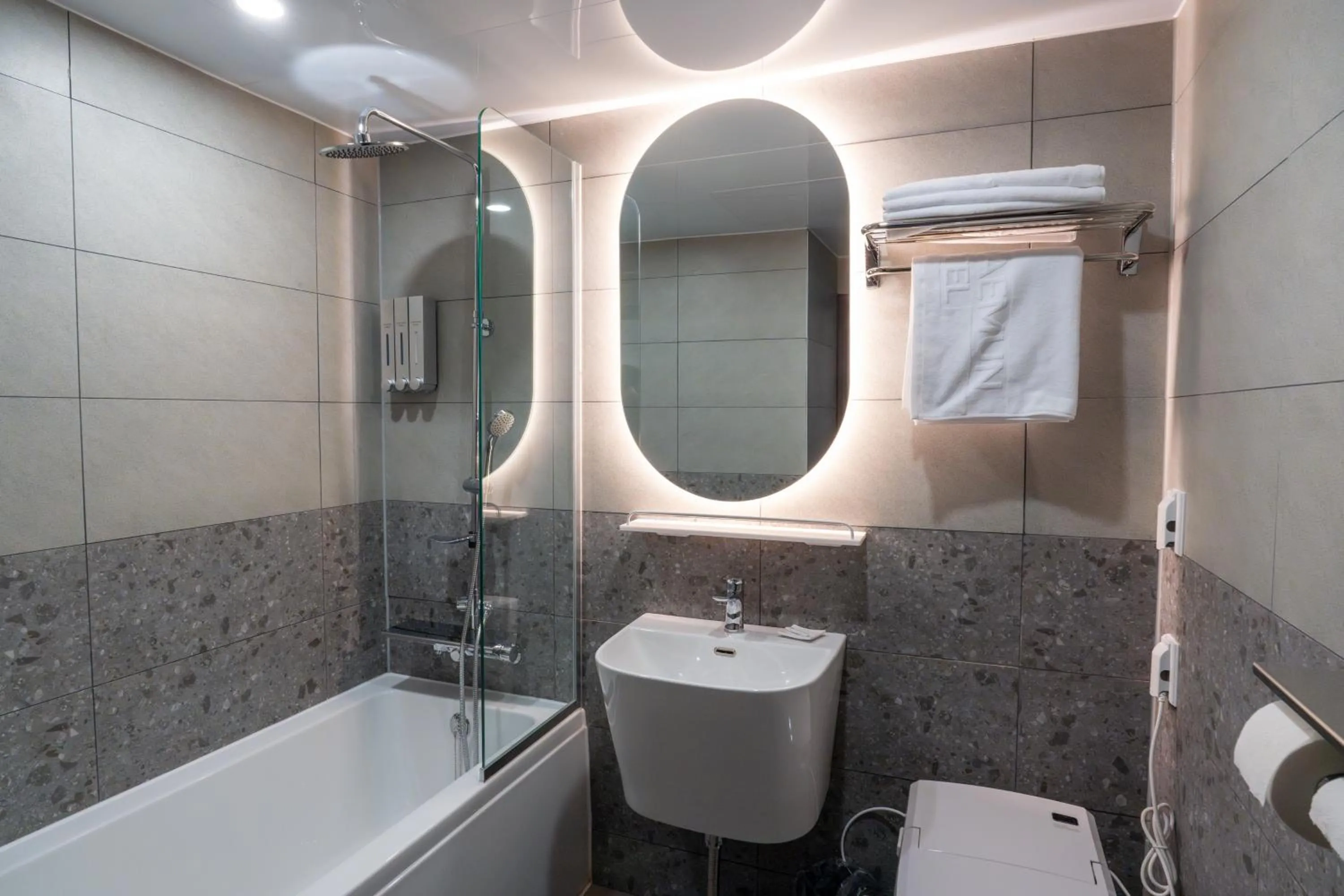 Toilet in Dongdaemun Tourist Hotel
