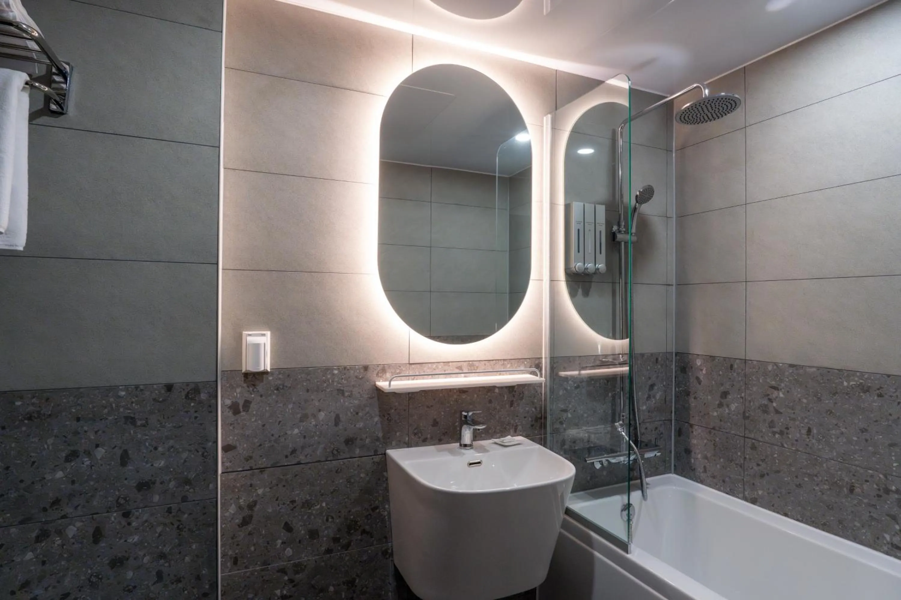 Bathroom in Dongdaemun Tourist Hotel
