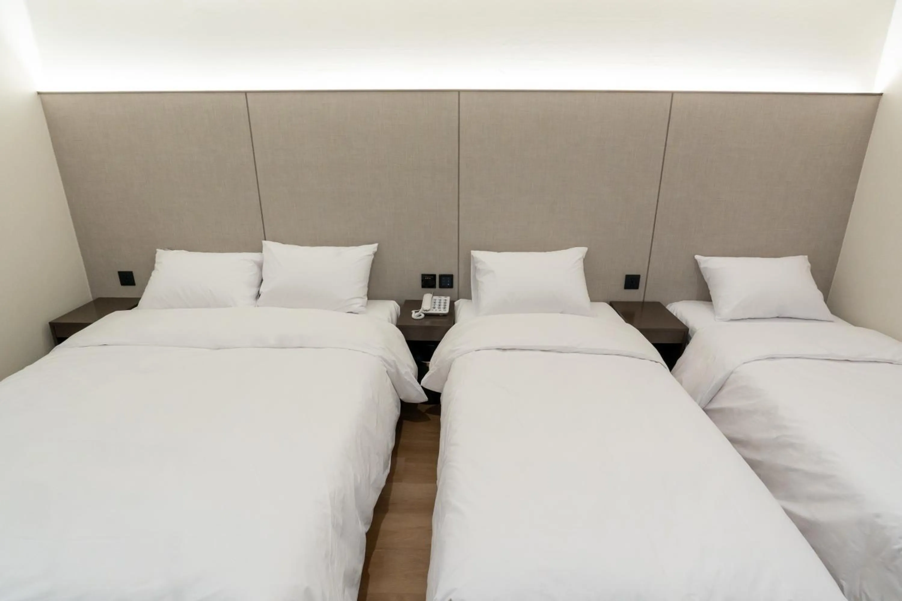 Bed in Dongdaemun Tourist Hotel